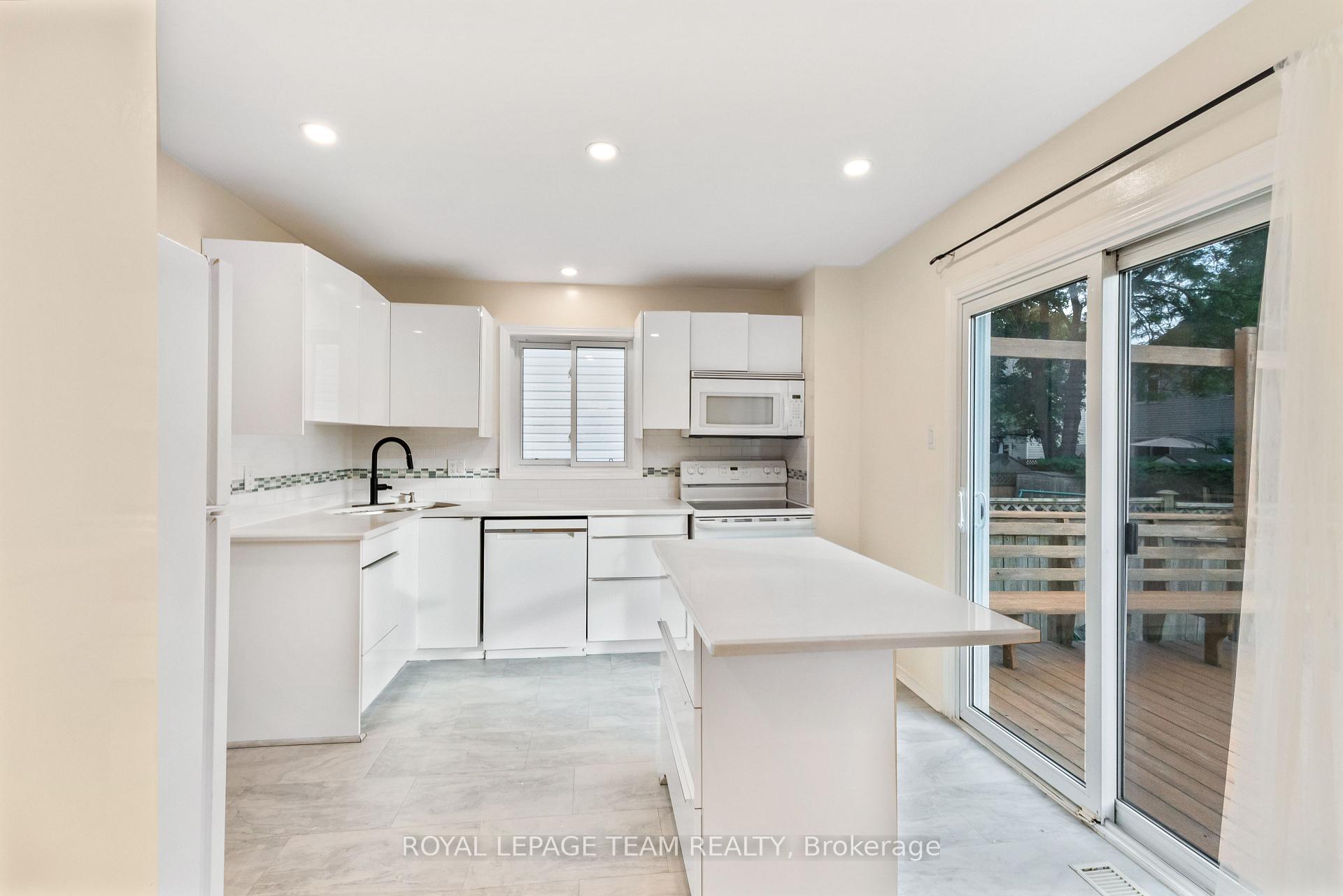 Photo 8 of 59 Sarrazin Way W, Ottawa, Barrhaven - Cedargrove/Fraserdale — HOMEH
