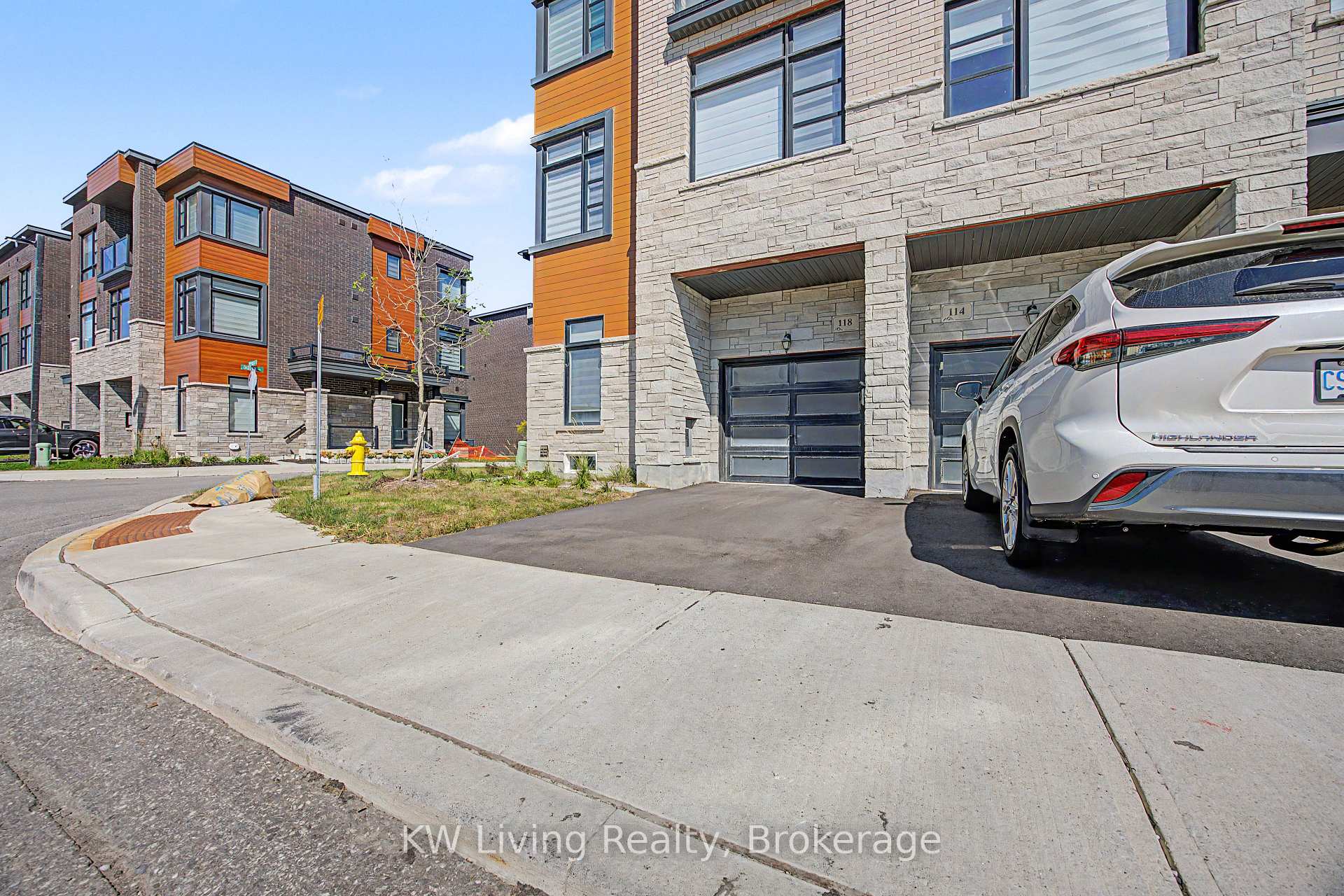 Photo 3 of 118 Wascana Road, Vaughan, Elder Mills — HOMEH
