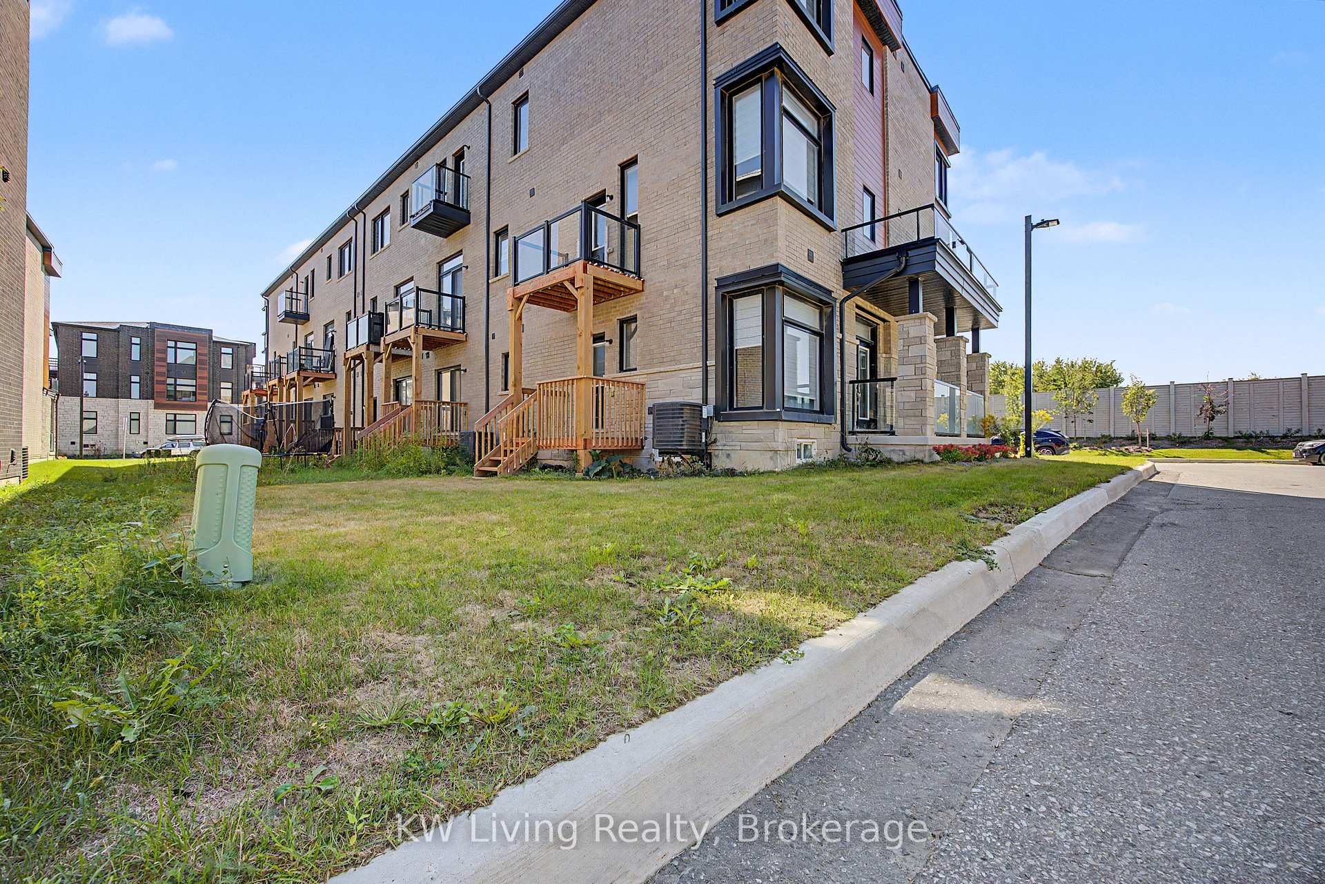 Photo 10 of 118 Wascana Road, Vaughan, Elder Mills — HOMEH