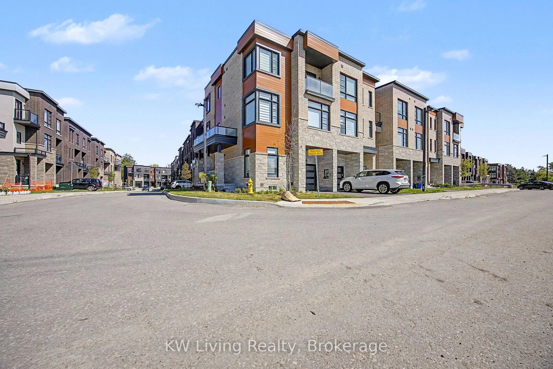 Photo 5 of 118 Wascana Road, Vaughan, Elder Mills — HOMEH