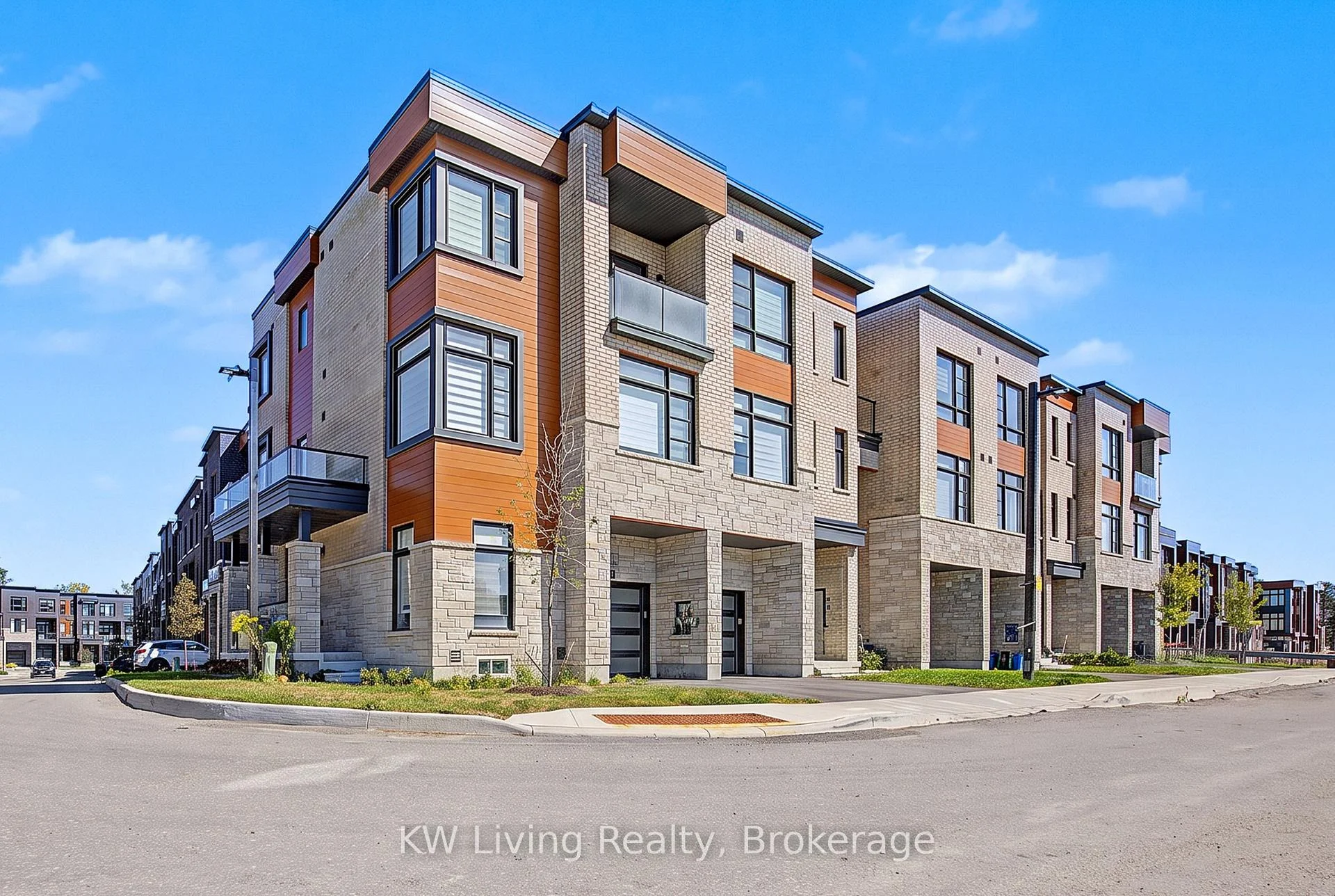 Photo 6 of 118 Wascana Road, Vaughan, Elder Mills — HOMEH
