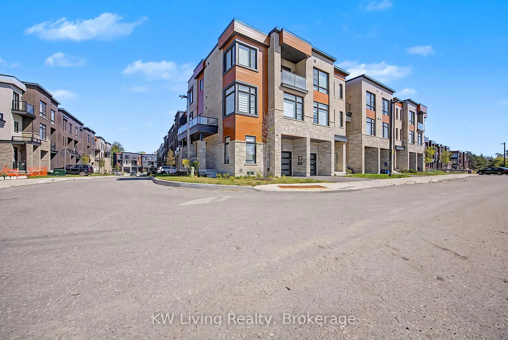 Photo 7 of 118 Wascana Road, Vaughan, Elder Mills — HOMEH