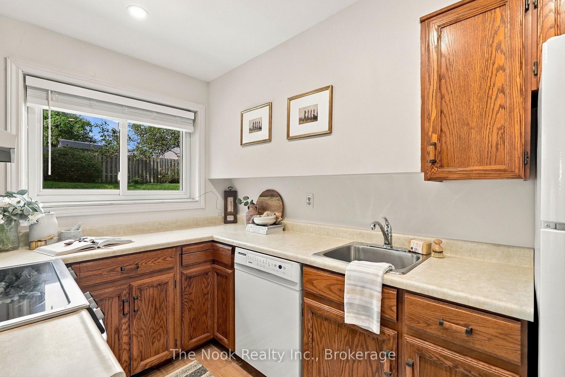 Photo 13 of 706 Stone Street, Oshawa, Lakeview — HOMEH