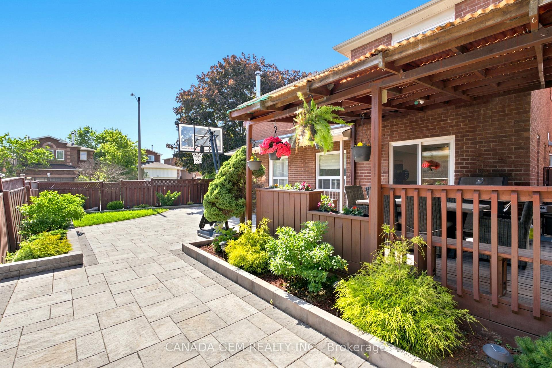 Photo 5 of 82 Justus Drive, Richmond Hill, Devonsleigh — HOMEH