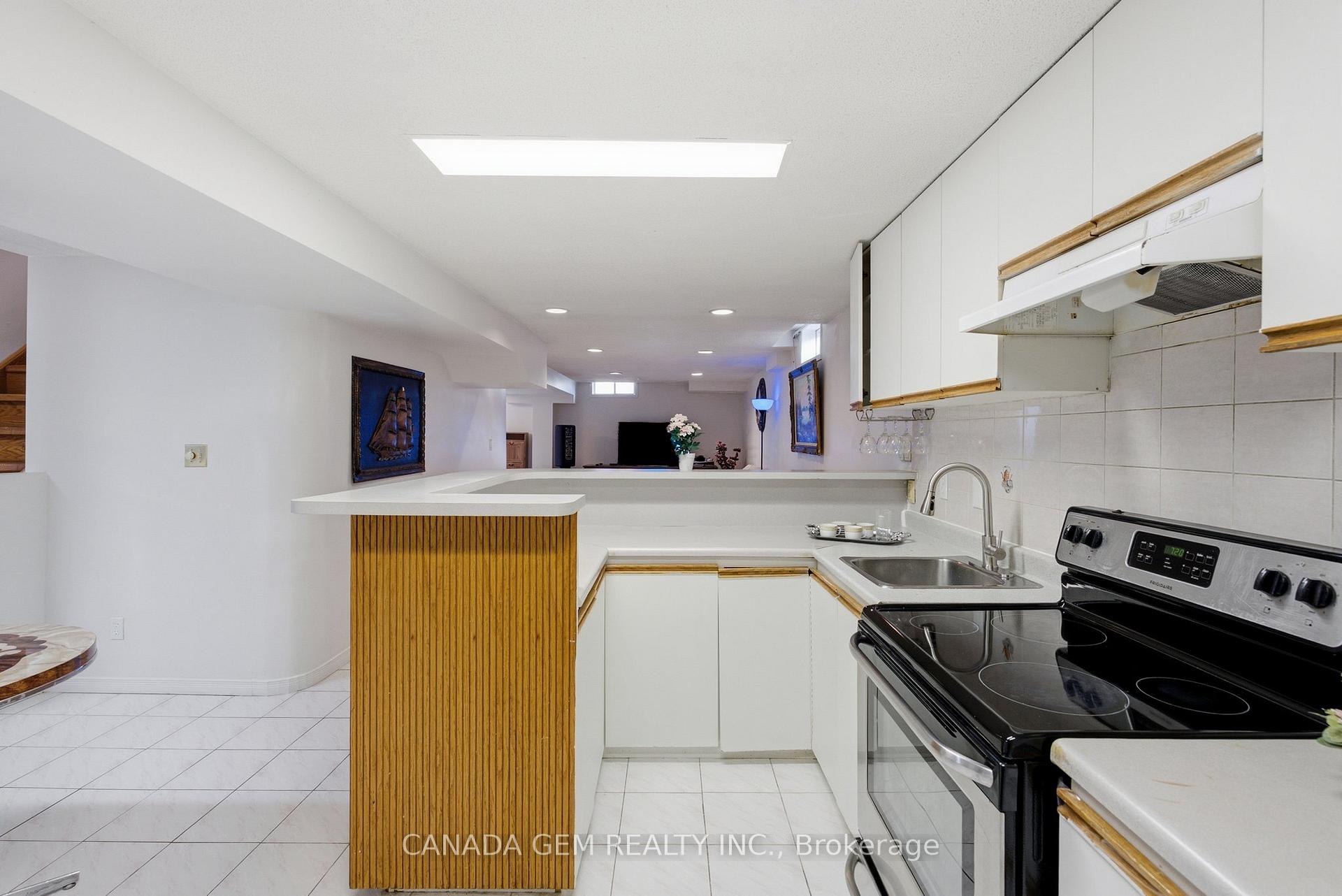 Photo 39 of 82 Justus Drive, Richmond Hill, Devonsleigh — HOMEH