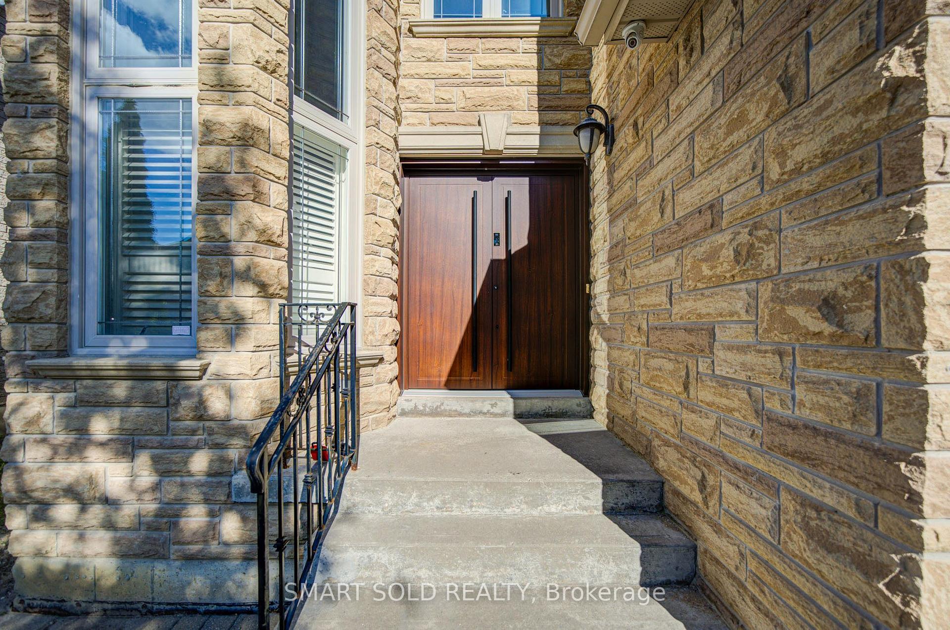 Photo 3 of 61 Aladdin Crescent, Richmond Hill, Westbrook — HOMEH
