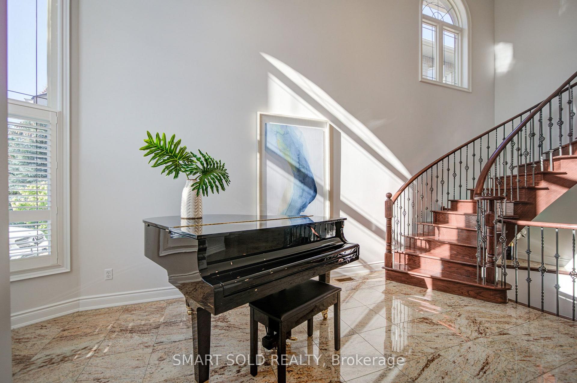 Photo 9 of 61 Aladdin Crescent, Richmond Hill, Westbrook — HOMEH