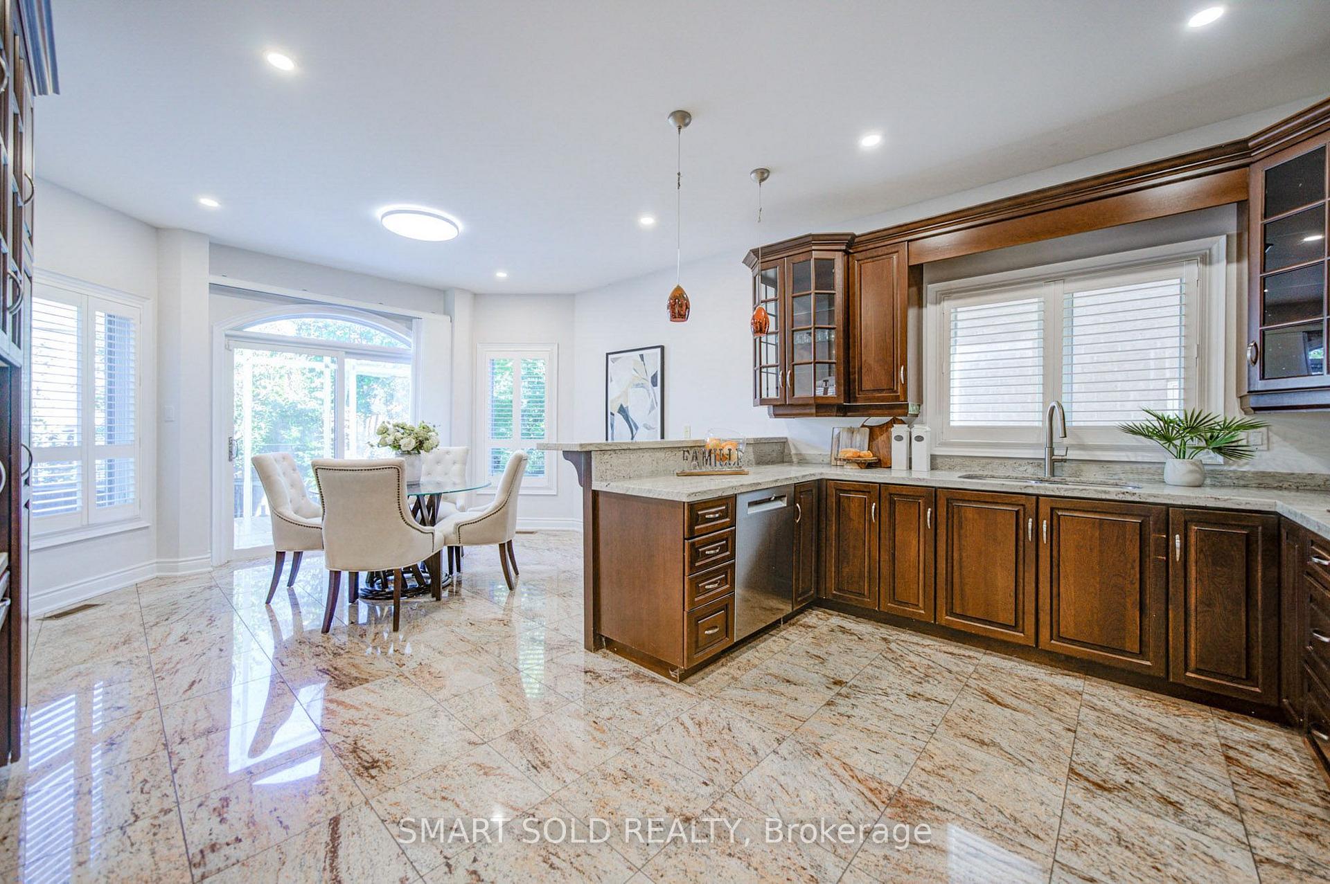 Photo 16 of 61 Aladdin Crescent, Richmond Hill, Westbrook — HOMEH