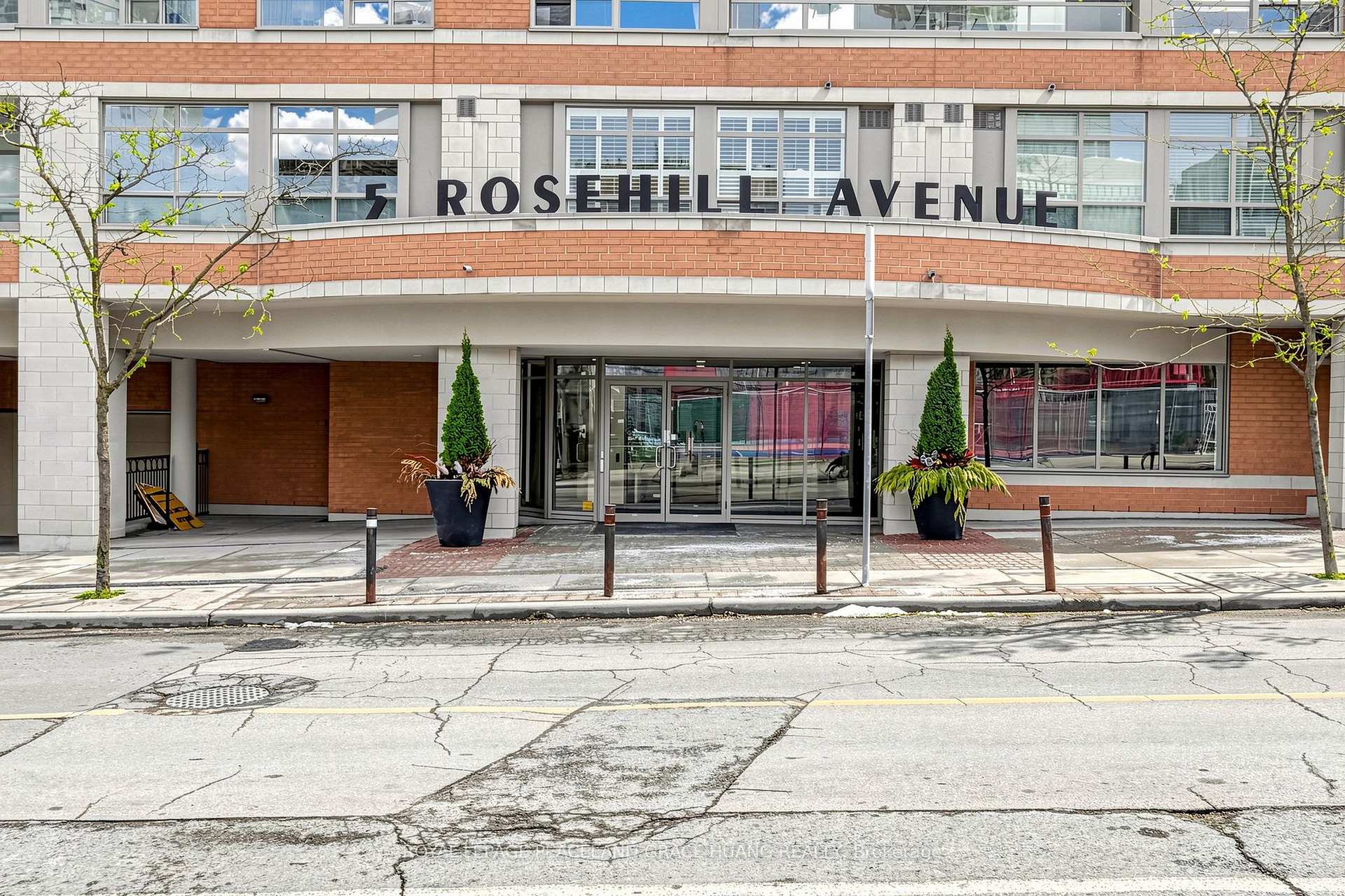 Photo 4 of Unit 609, 5 Rosehill Avenue, Toronto, Rosedale-Moore Park — HOMEH