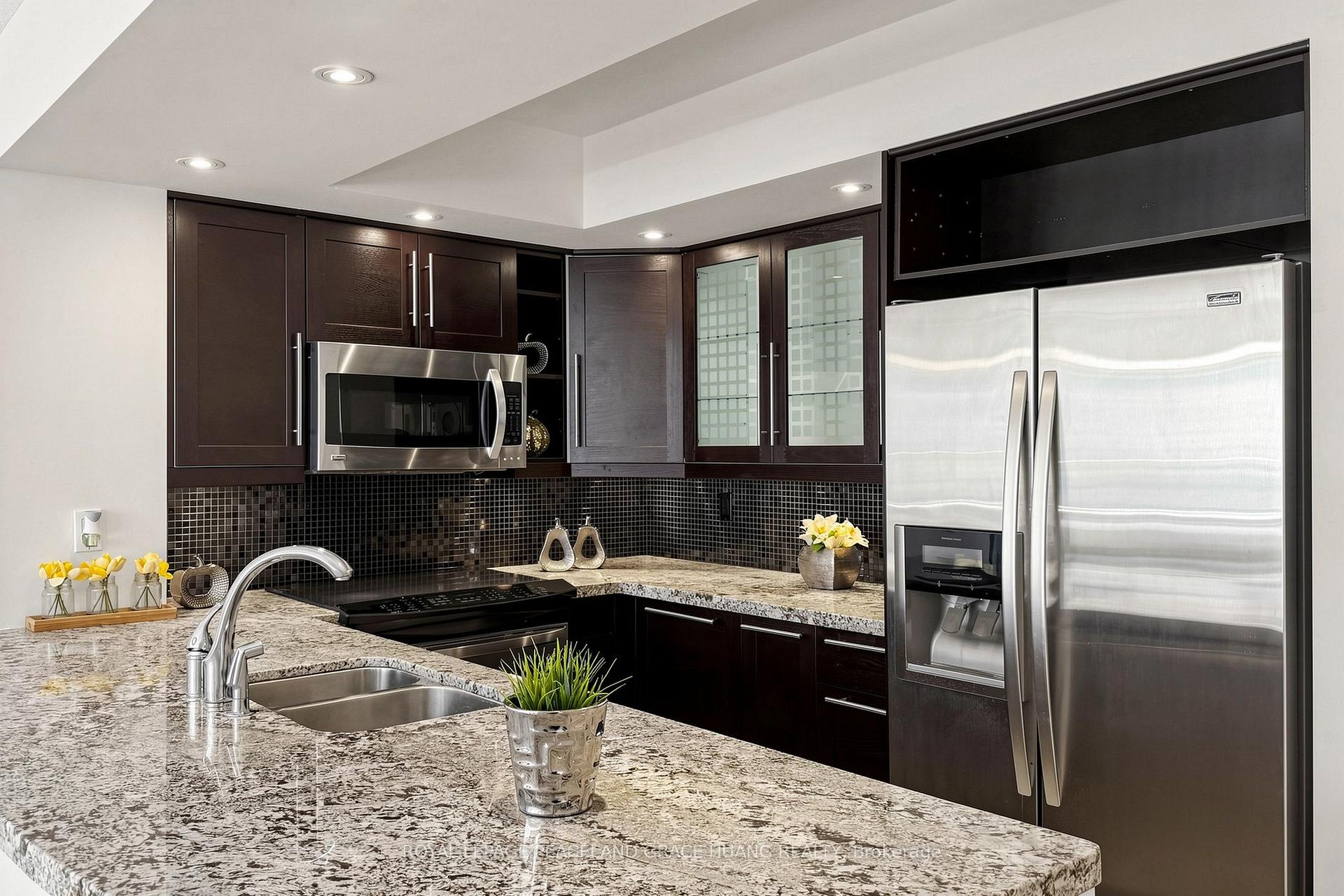 Photo 22 of Unit 609, 5 Rosehill Avenue, Toronto, Rosedale-Moore Park — HOMEH