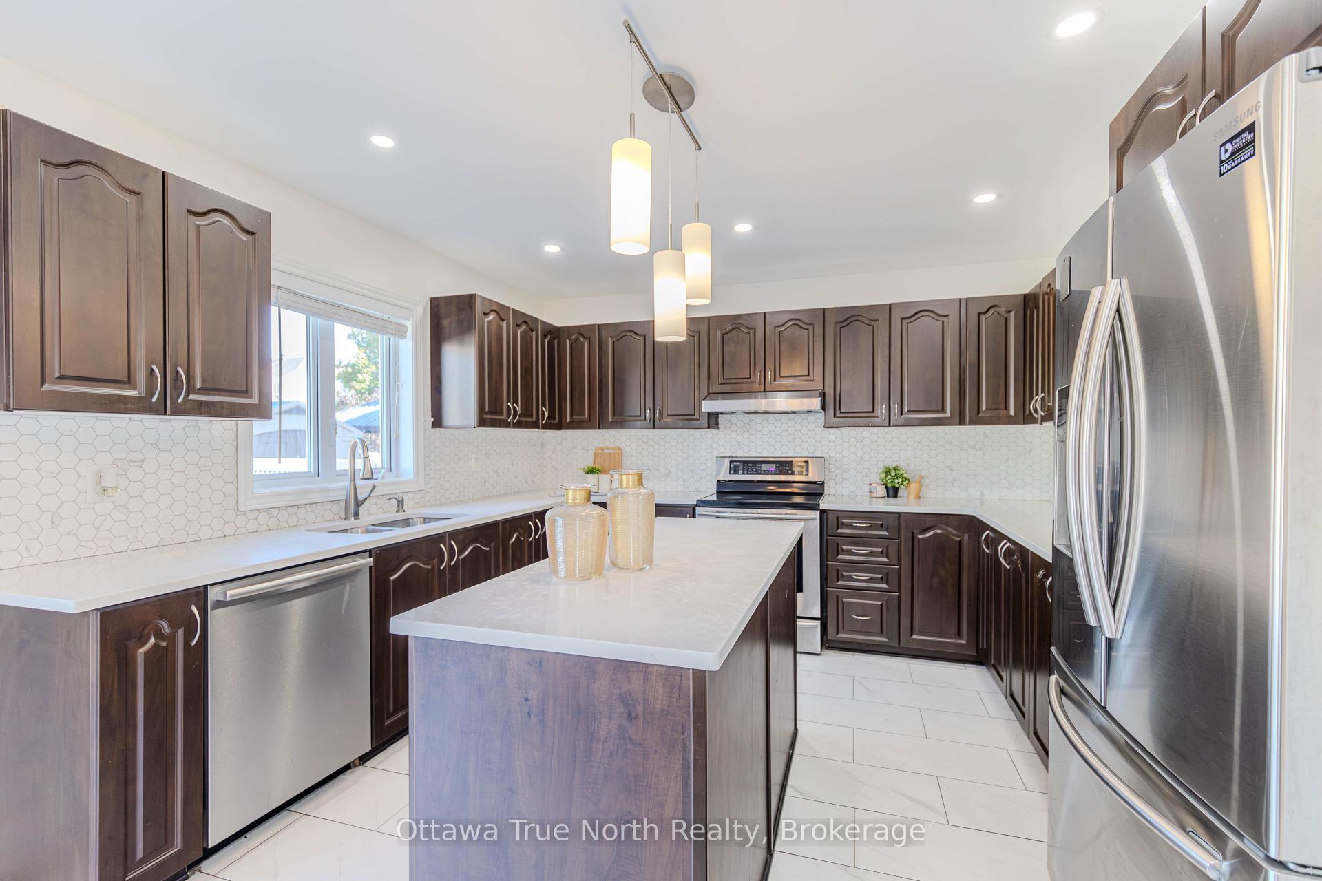 Photo 15 of 578 Paul Metivier Drive, Ottawa, Barrhaven - Strandherd — HOMEH