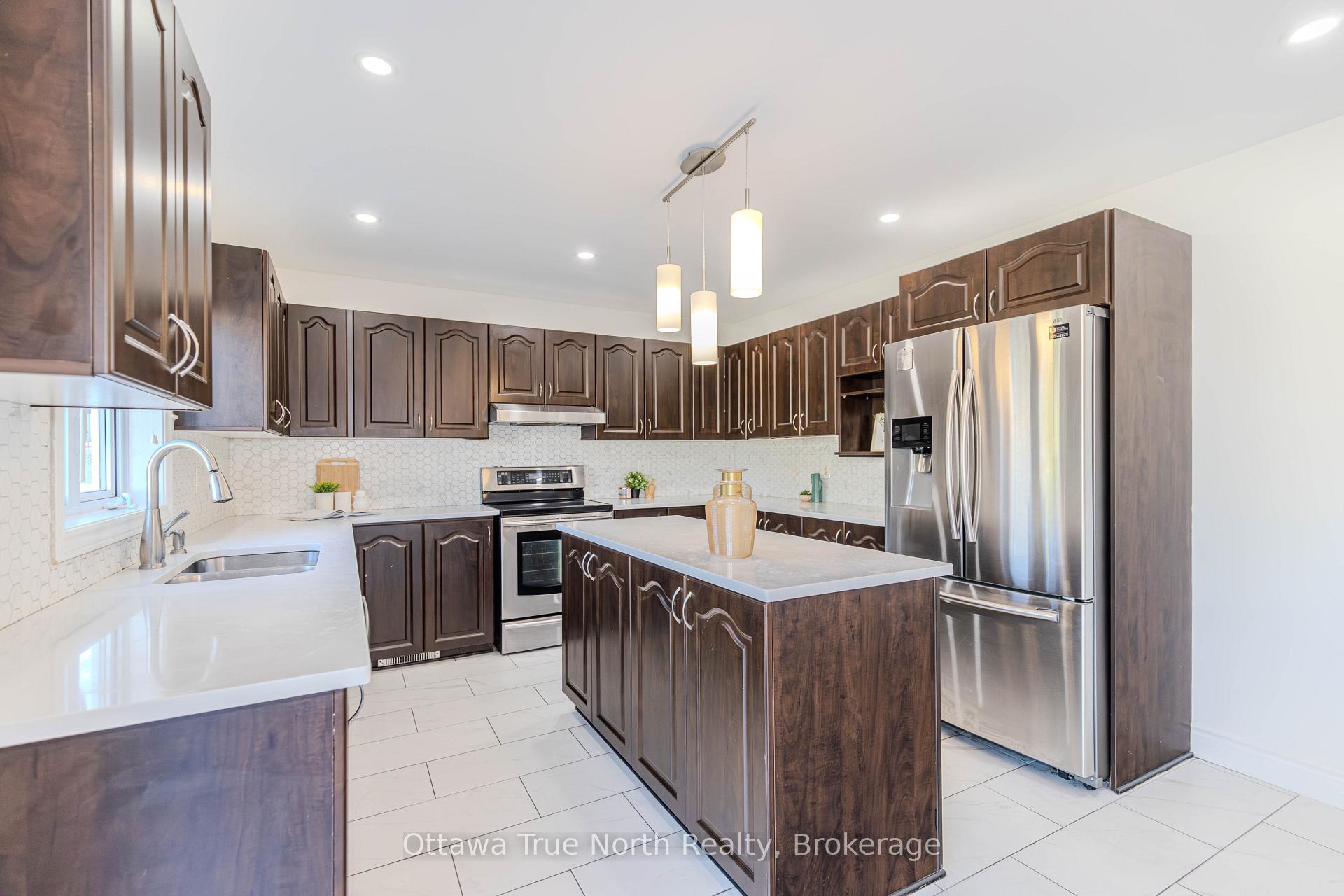 Photo 16 of 578 Paul Metivier Drive, Ottawa, Barrhaven - Strandherd — HOMEH