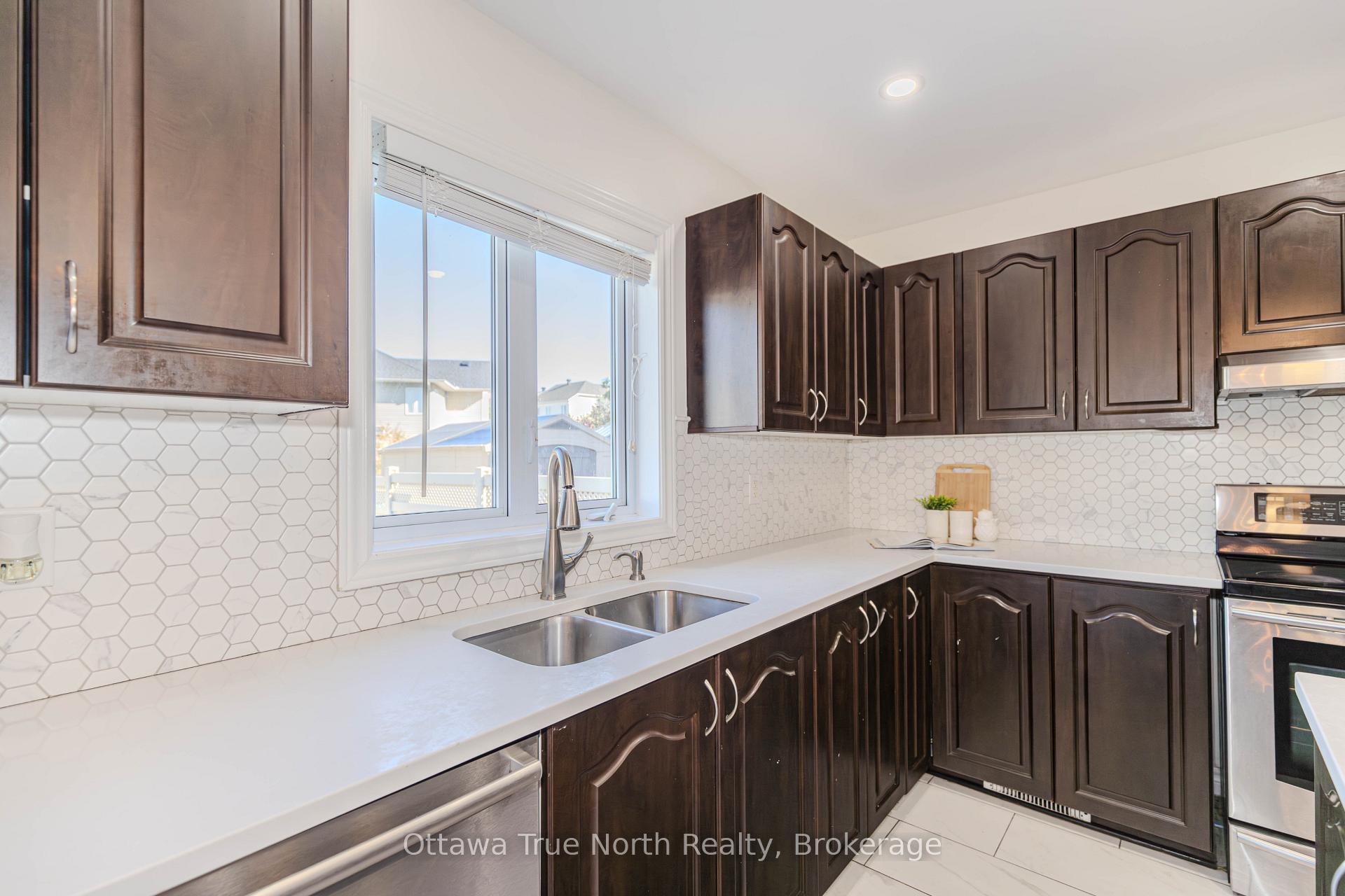 Photo 17 of 578 Paul Metivier Drive, Ottawa, Barrhaven - Strandherd — HOMEH