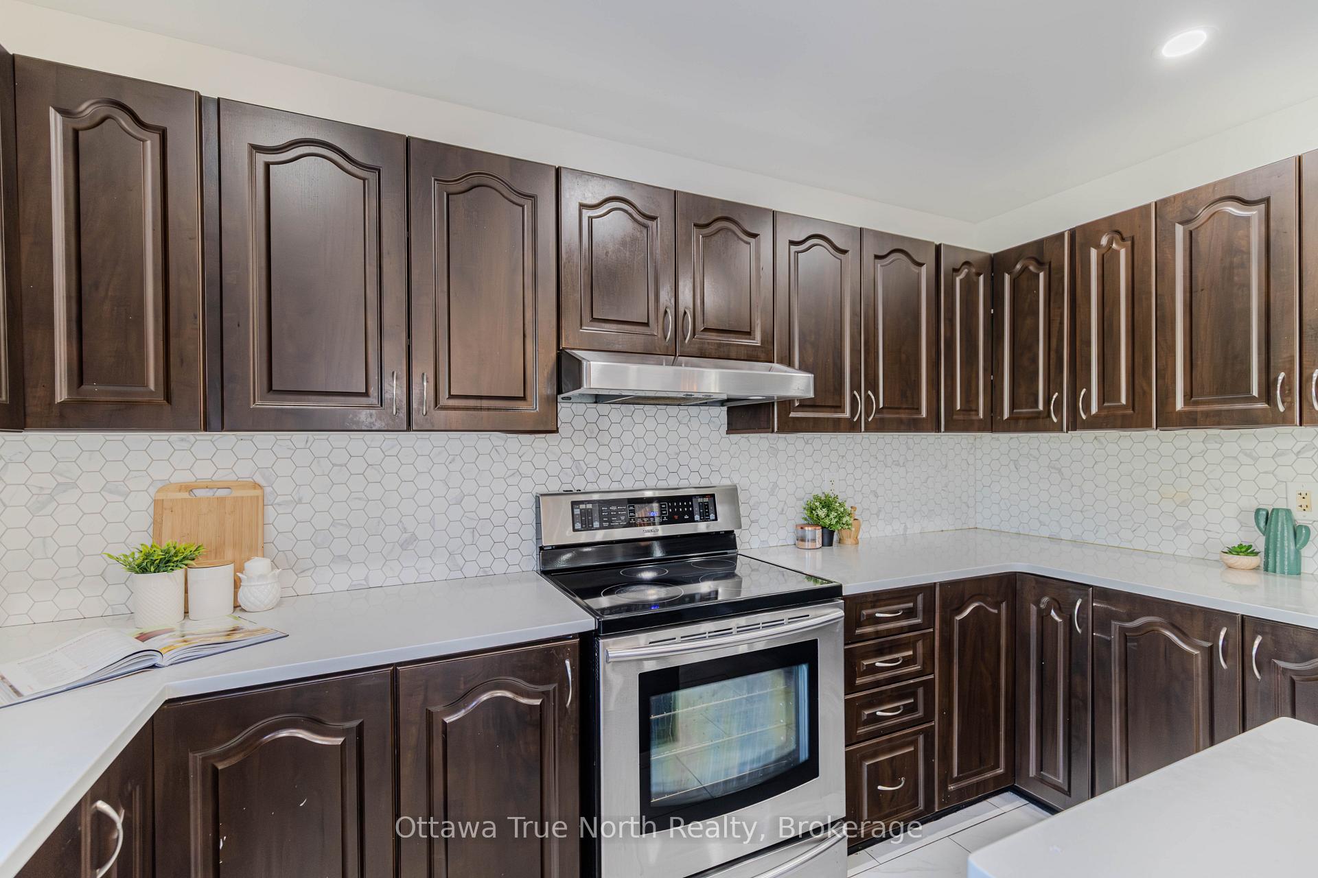 Photo 18 of 578 Paul Metivier Drive, Ottawa, Barrhaven - Strandherd — HOMEH