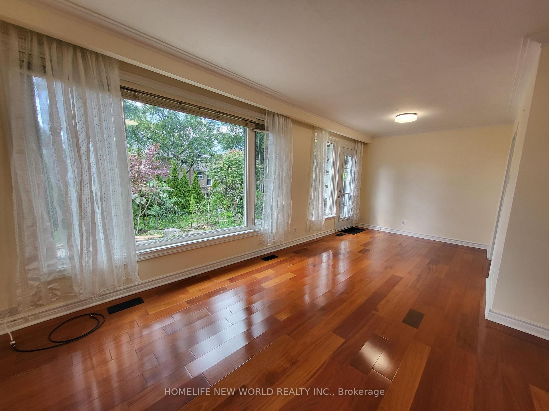 Photo 4 of 10 Alanadale Avenue, Markham, Bullock — HOMEH