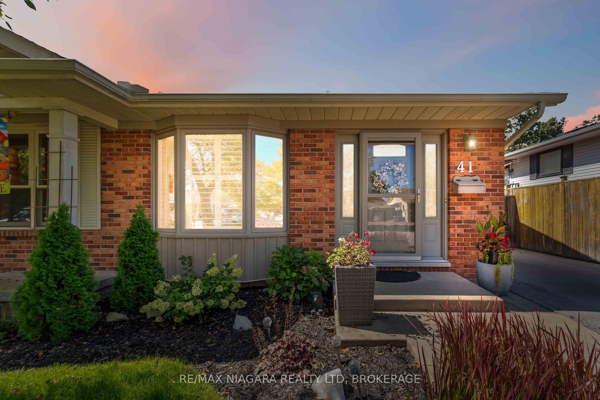 Photo 3 of 41 Fox Trail Drive, St. Catharines, Rykert/Vansickle — HOMEH