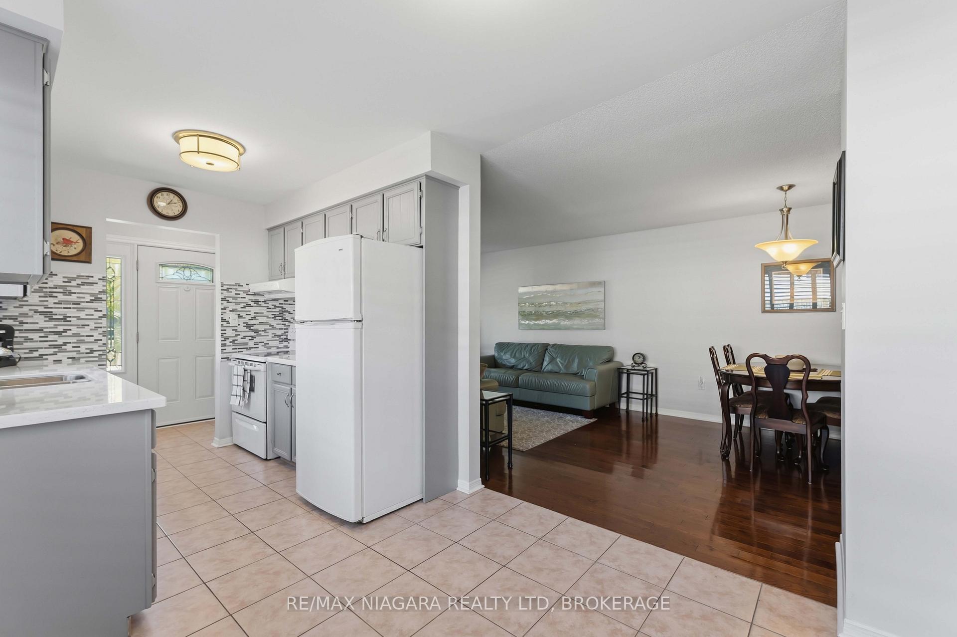 Photo 7 of 41 Fox Trail Drive, St. Catharines, Rykert/Vansickle — HOMEH