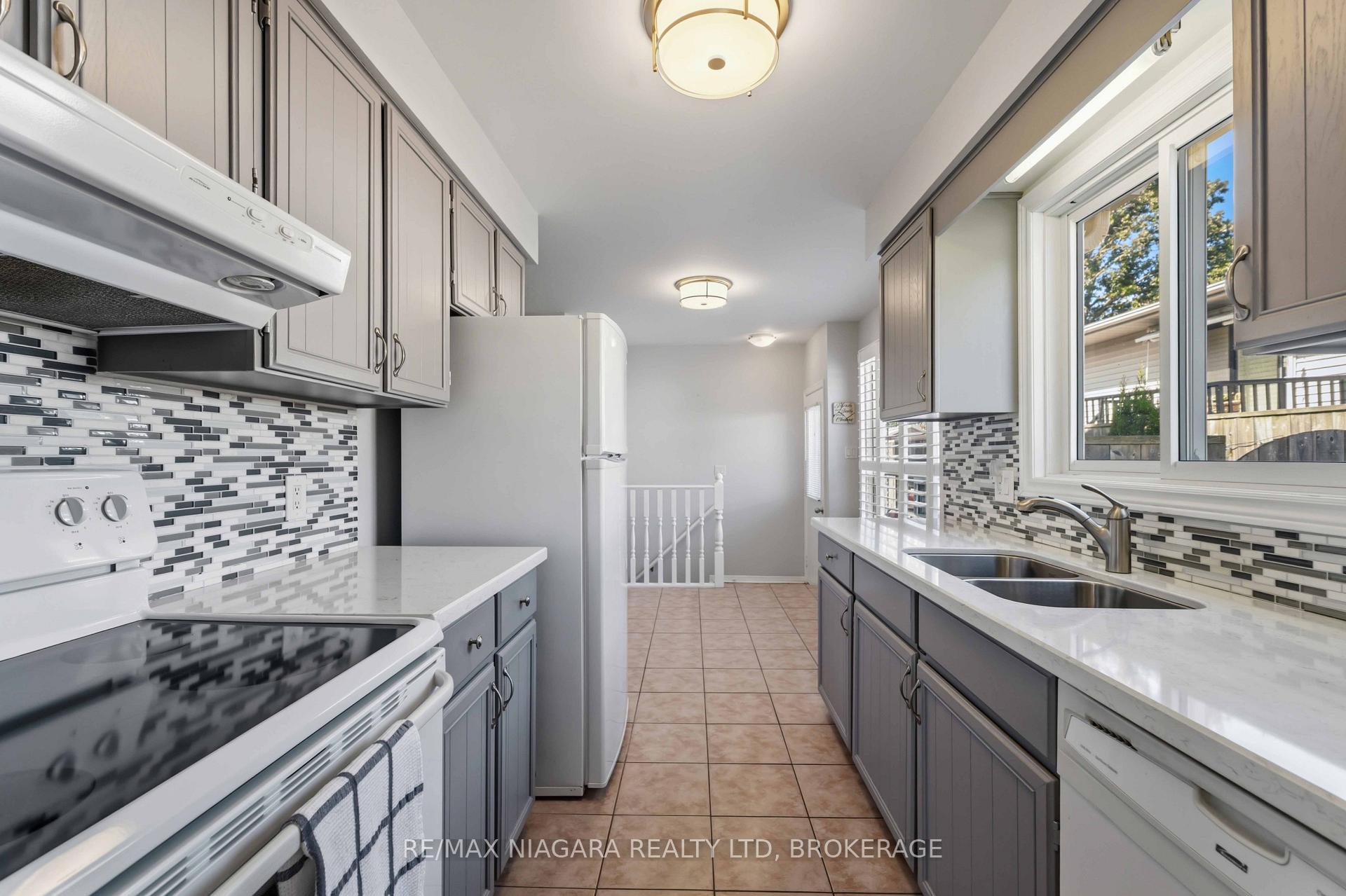 Photo 17 of 41 Fox Trail Drive, St. Catharines, Rykert/Vansickle — HOMEH