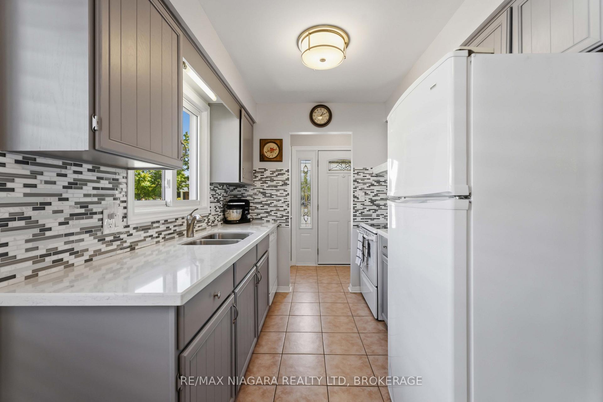 Photo 18 of 41 Fox Trail Drive, St. Catharines, Rykert/Vansickle — HOMEH