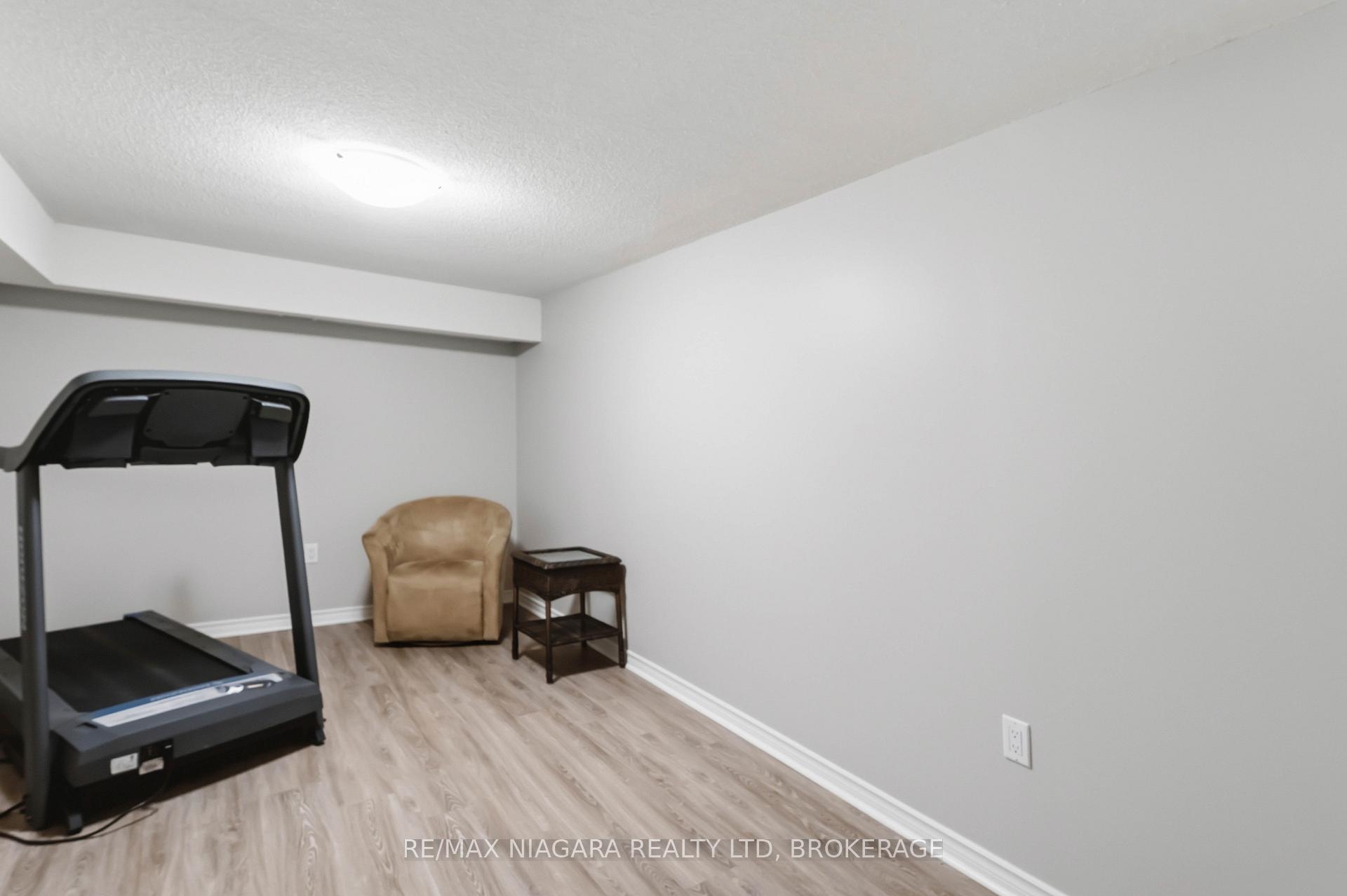 Photo 36 of 41 Fox Trail Drive, St. Catharines, Rykert/Vansickle — HOMEH