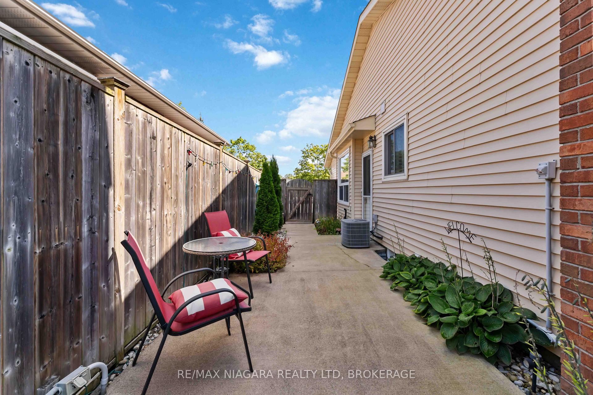 Photo 42 of 41 Fox Trail Drive, St. Catharines, Rykert/Vansickle — HOMEH