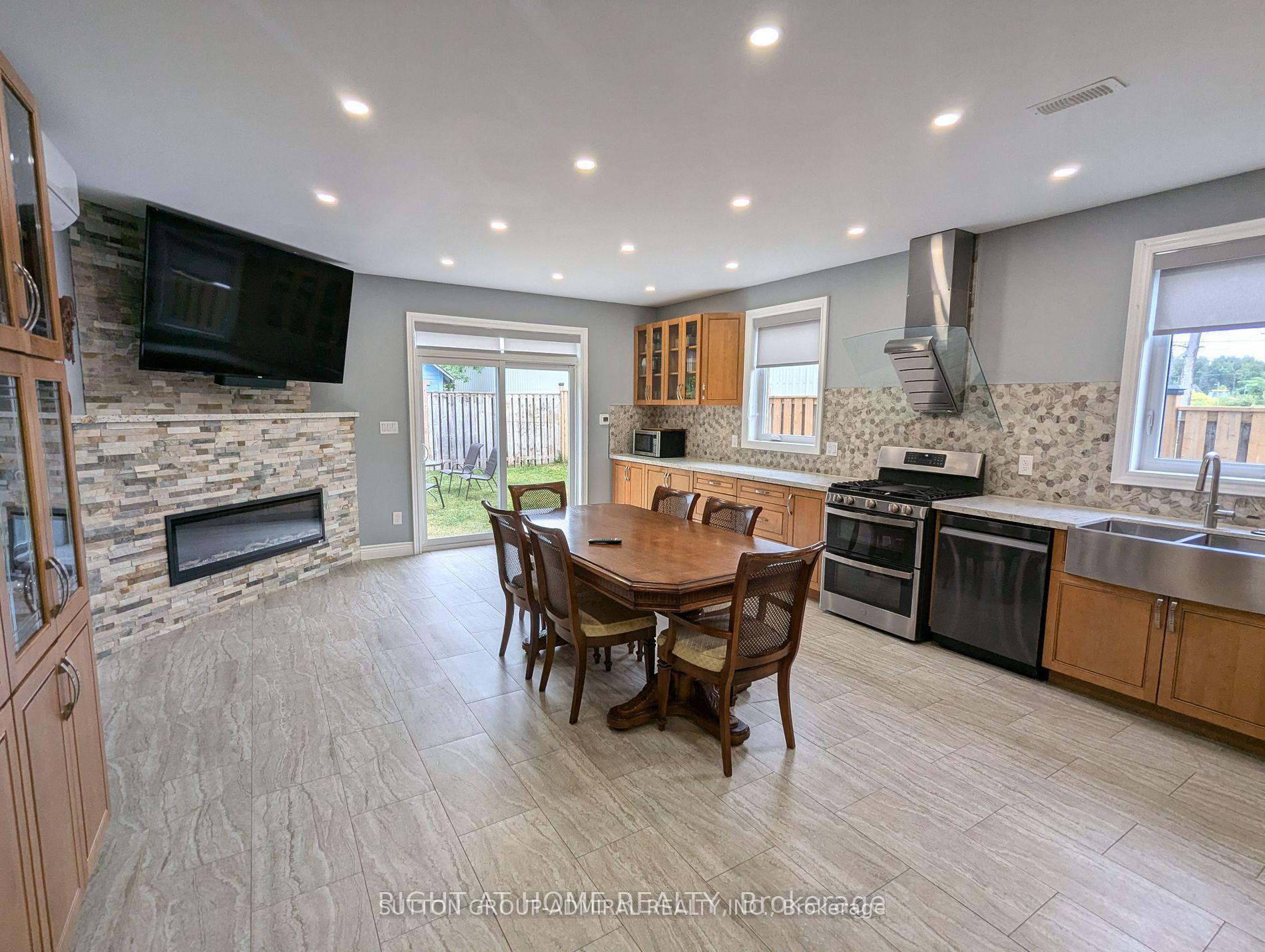 Photo 5 of 17 Middlebrook Road, Wasaga Beach — HOMEH