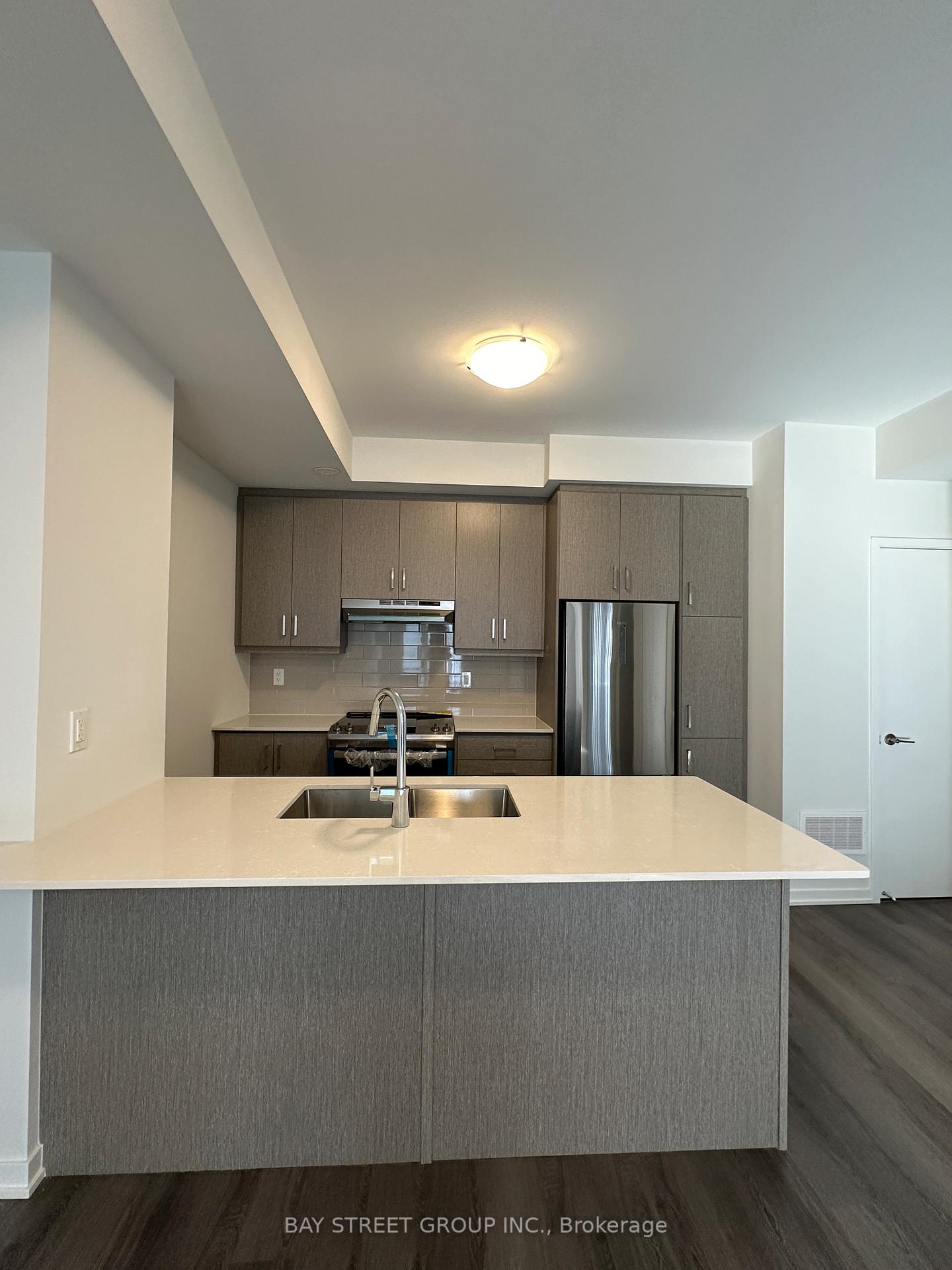 Photo 4 of Unit TH166, 151 Honey Crisp Crescent, Vaughan, Vaughan Corporate Centre — HOMEH