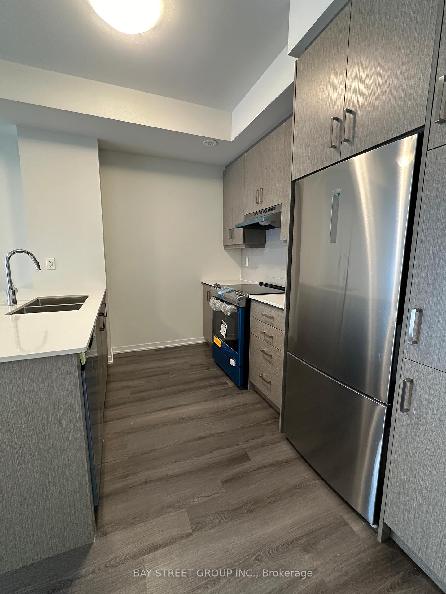 Photo 5 of Unit TH166, 151 Honey Crisp Crescent, Vaughan, Vaughan Corporate Centre — HOMEH