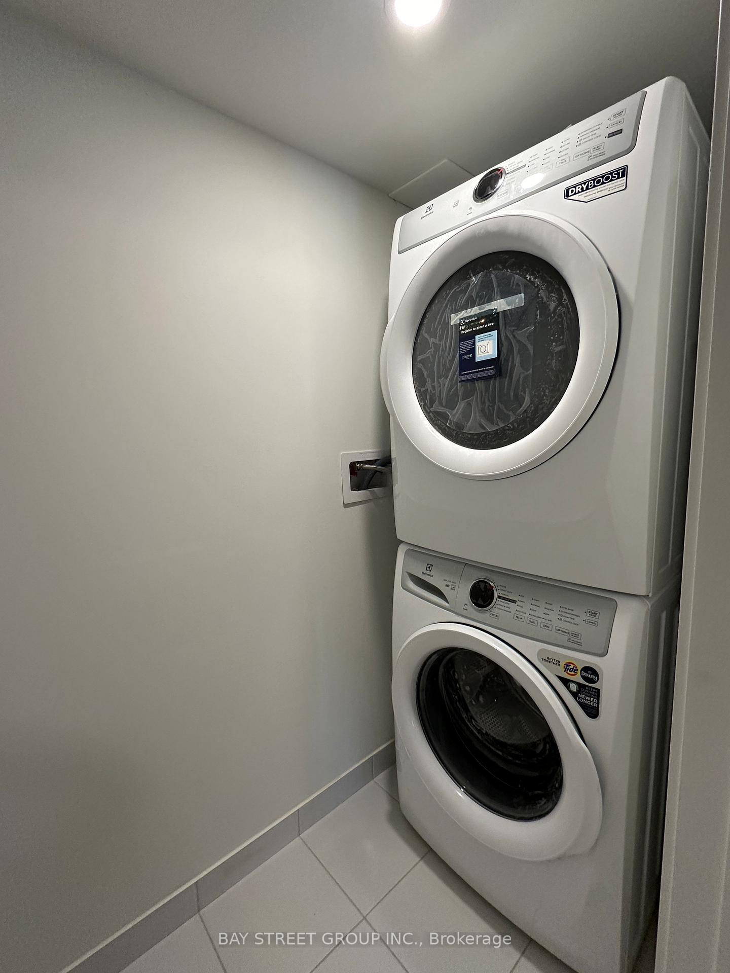 Photo 17 of Unit TH166, 151 Honey Crisp Crescent, Vaughan, Vaughan Corporate Centre — HOMEH