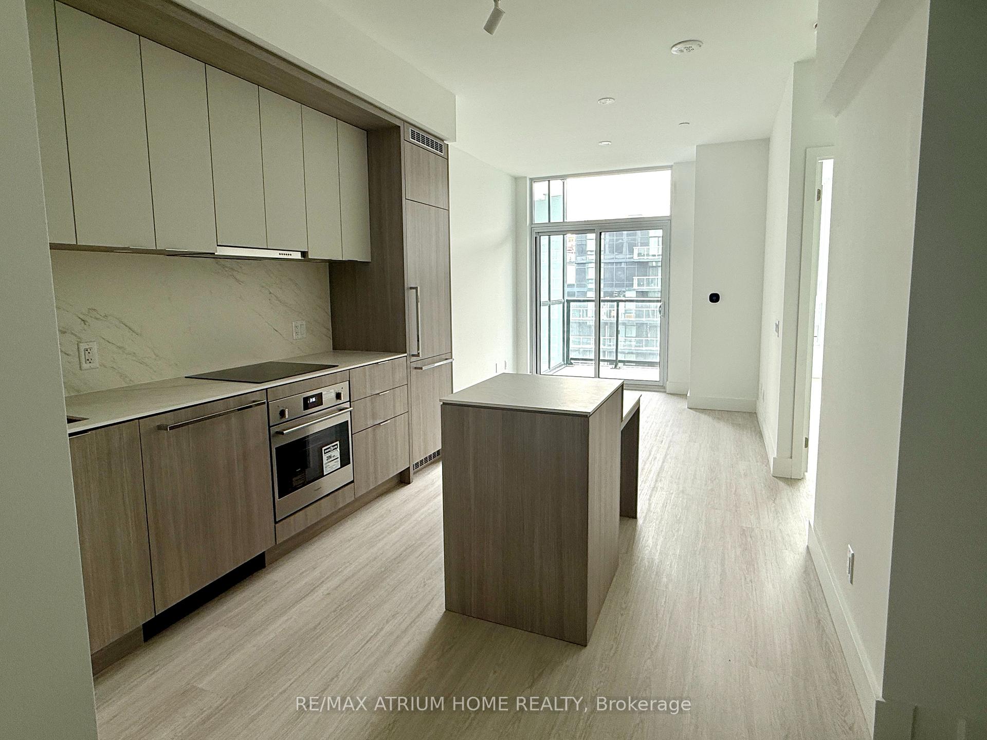 Photo 2 of Unit 704, 6 Greenbriar Road, North York, Bayview Village — HOMEH