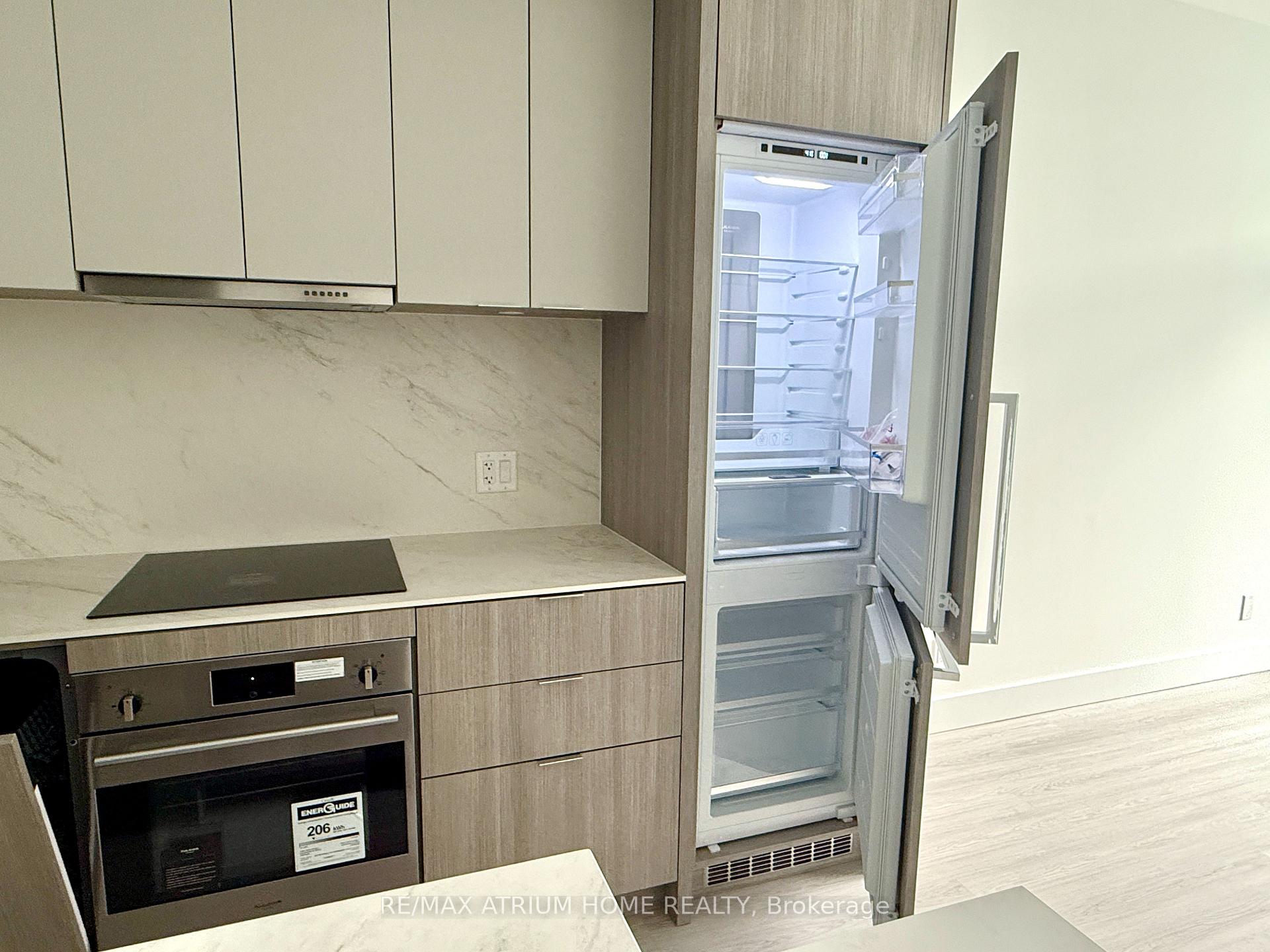 Photo 4 of Unit 704, 6 Greenbriar Road, North York, Bayview Village — HOMEH