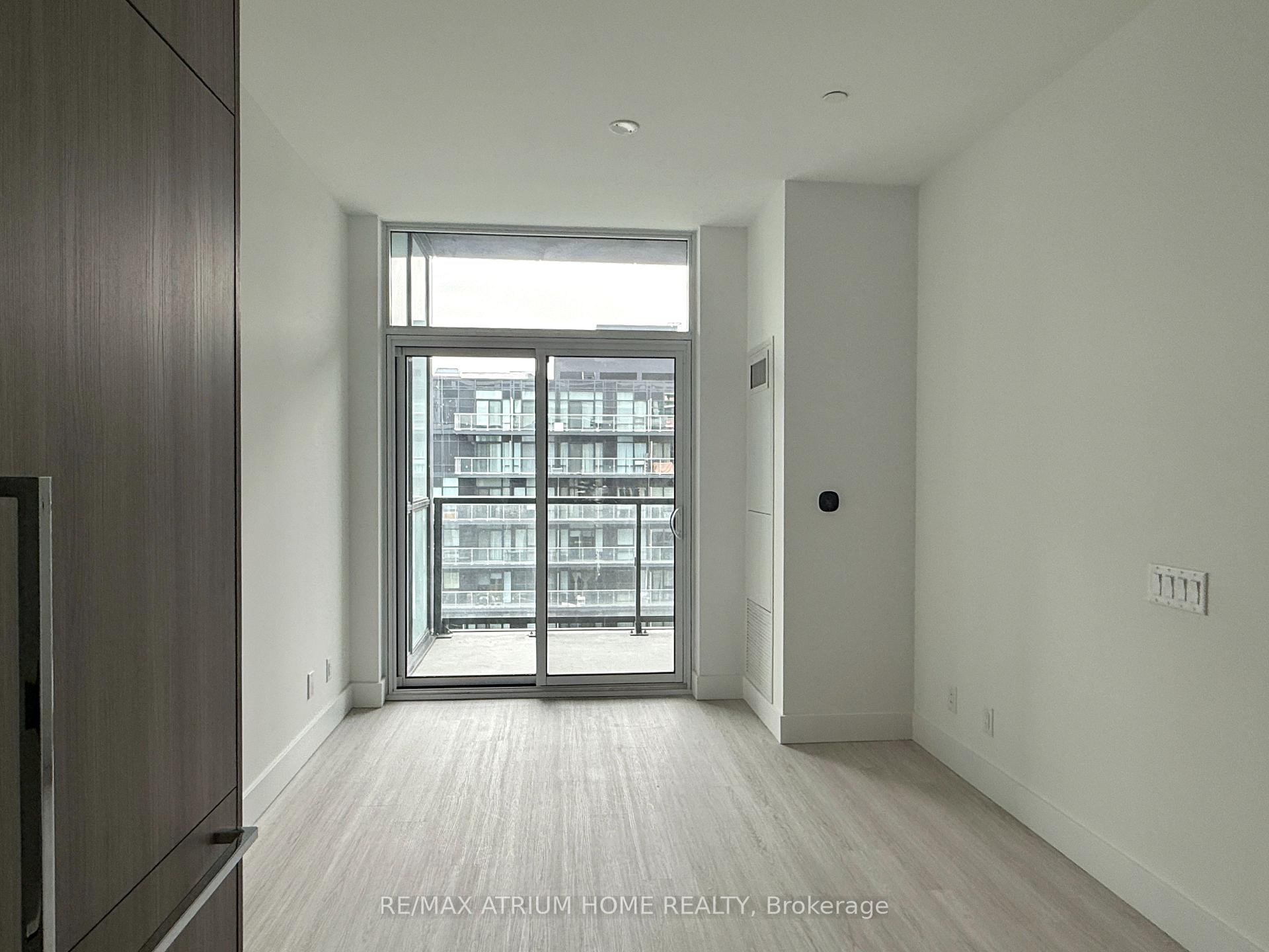 Photo 9 of Unit 704, 6 Greenbriar Road, North York, Bayview Village — HOMEH