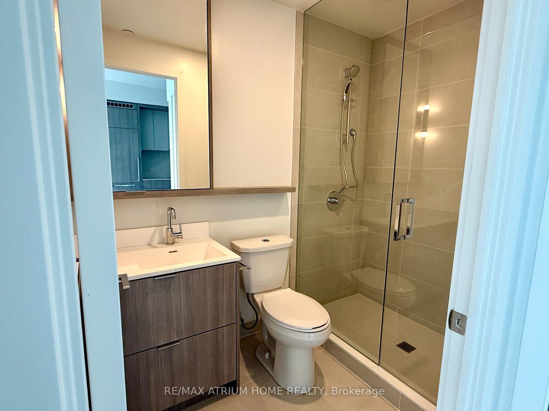 Photo 5 of Unit 704, 6 Greenbriar Road, North York, Bayview Village — HOMEH