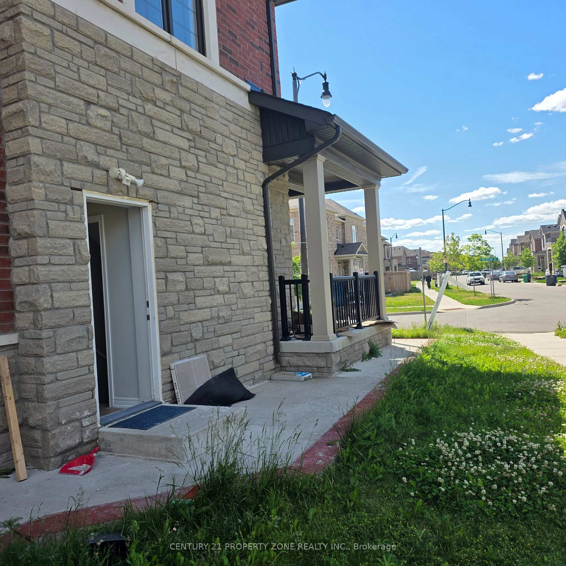 Photo 2 of 2 Bachelor Street, Brampton, Northwest Brampton — HOMEH