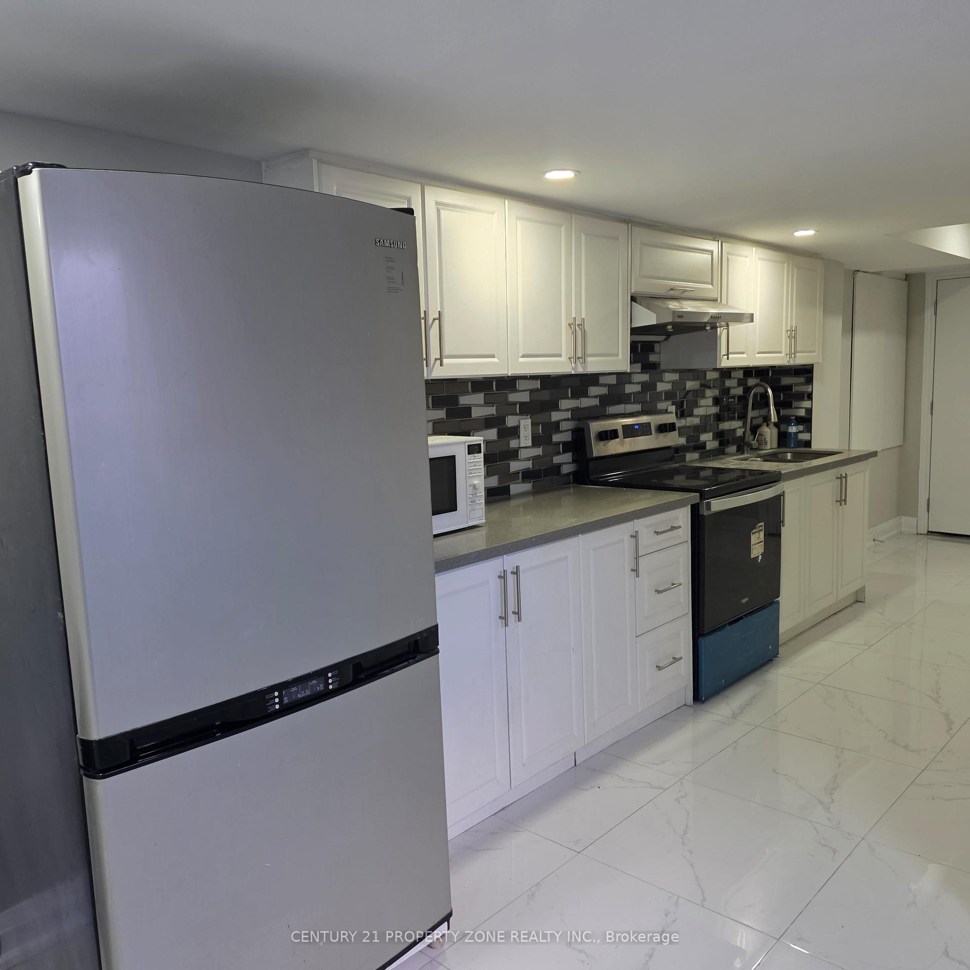 Photo 7 of 2 Bachelor Street, Brampton, Northwest Brampton — HOMEH