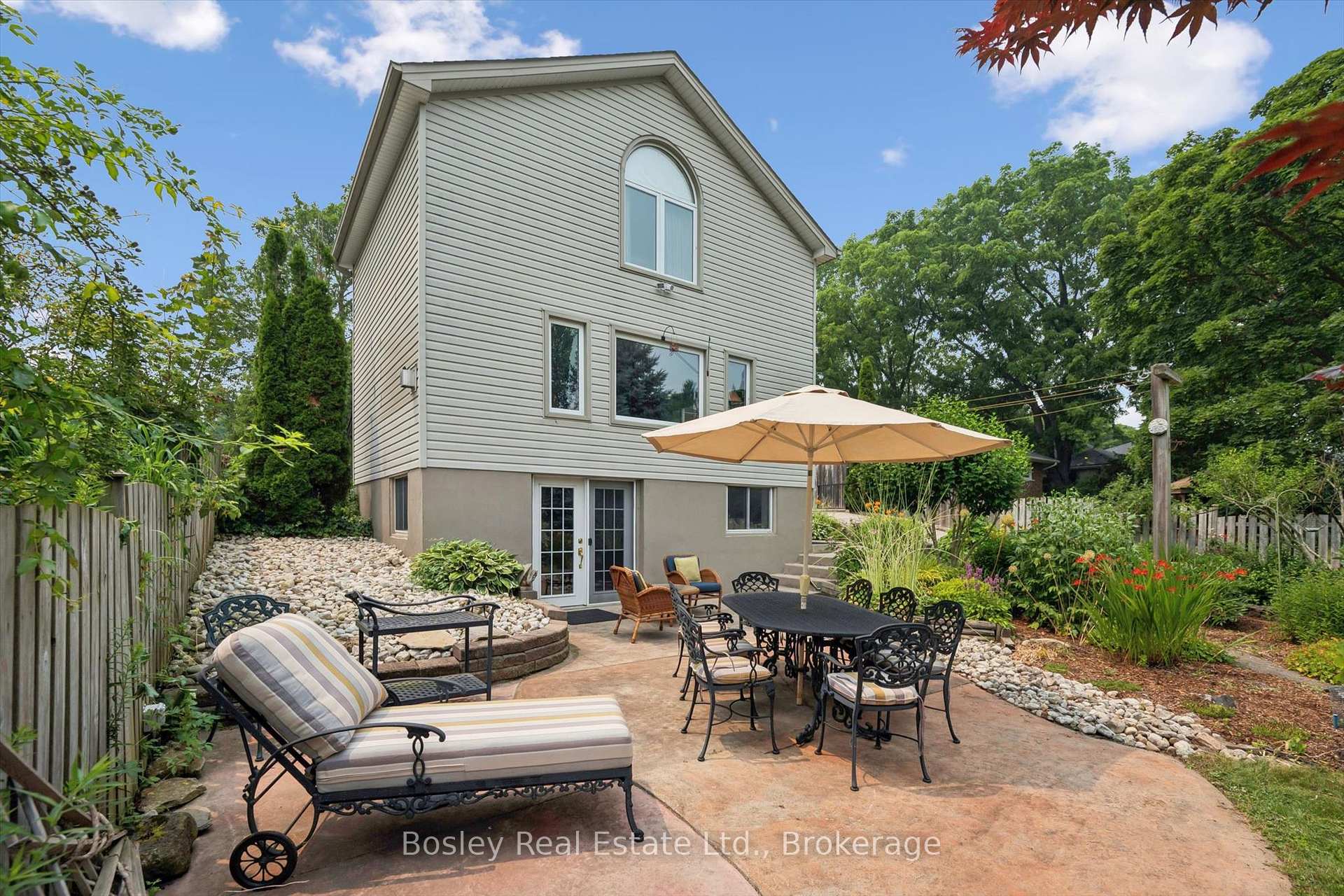 Photo 32 of 49 Edgehill Drive, Guelph, Exhibition Park — HOMEH