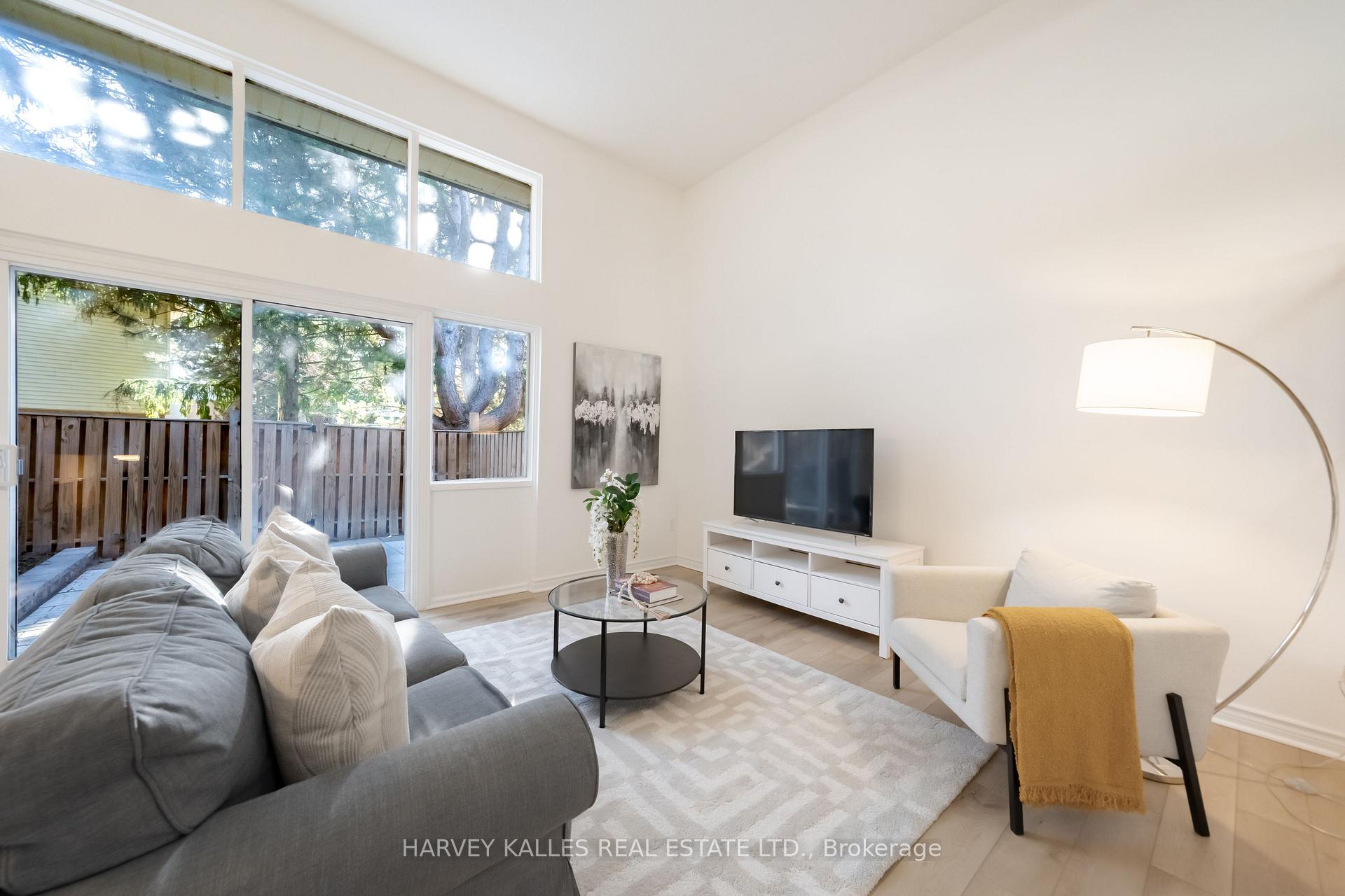 Photo 2 of 102 Jenny Wren Way, North York, Hillcrest Village — HOMEH
