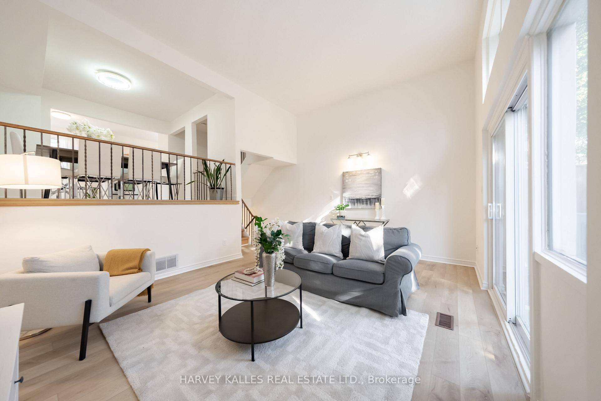 Photo 3 of 102 Jenny Wren Way, North York, Hillcrest Village — HOMEH