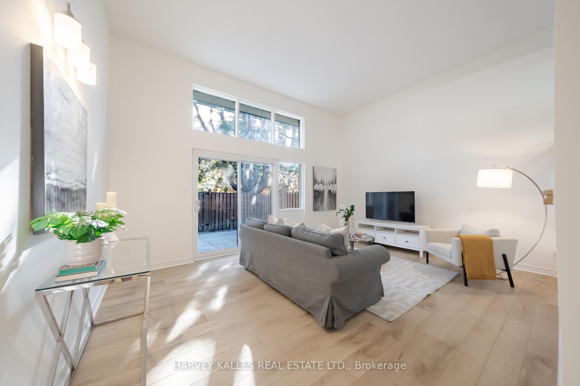 Photo 5 of 102 Jenny Wren Way, North York, Hillcrest Village — HOMEH