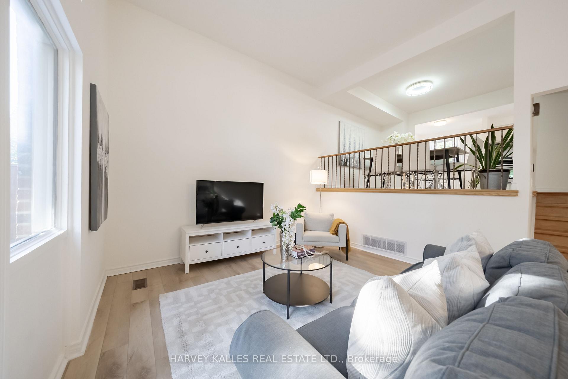 Photo 6 of 102 Jenny Wren Way, North York, Hillcrest Village — HOMEH