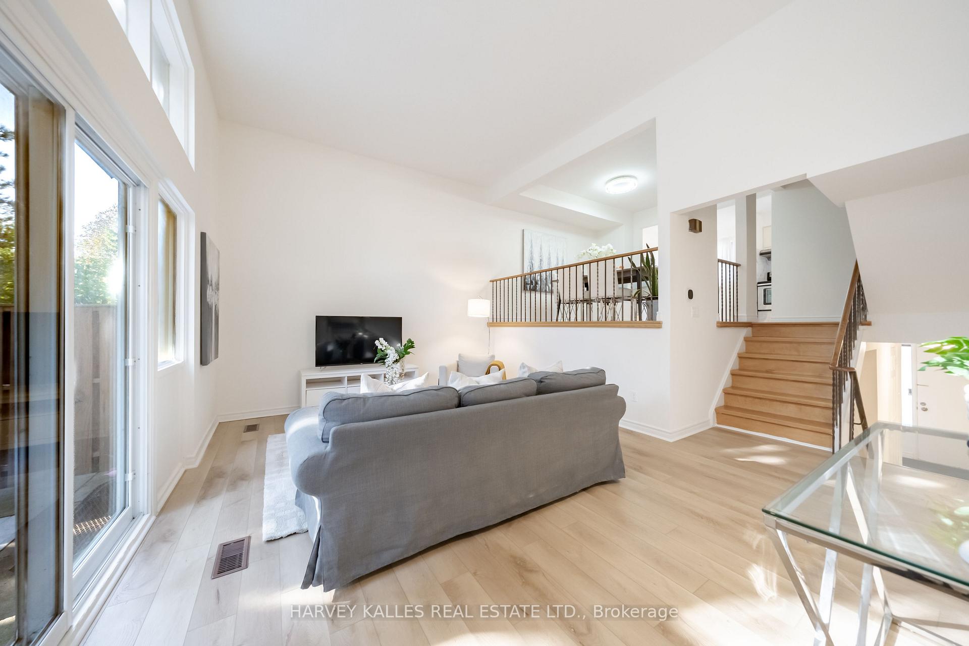Photo 8 of 102 Jenny Wren Way, North York, Hillcrest Village — HOMEH