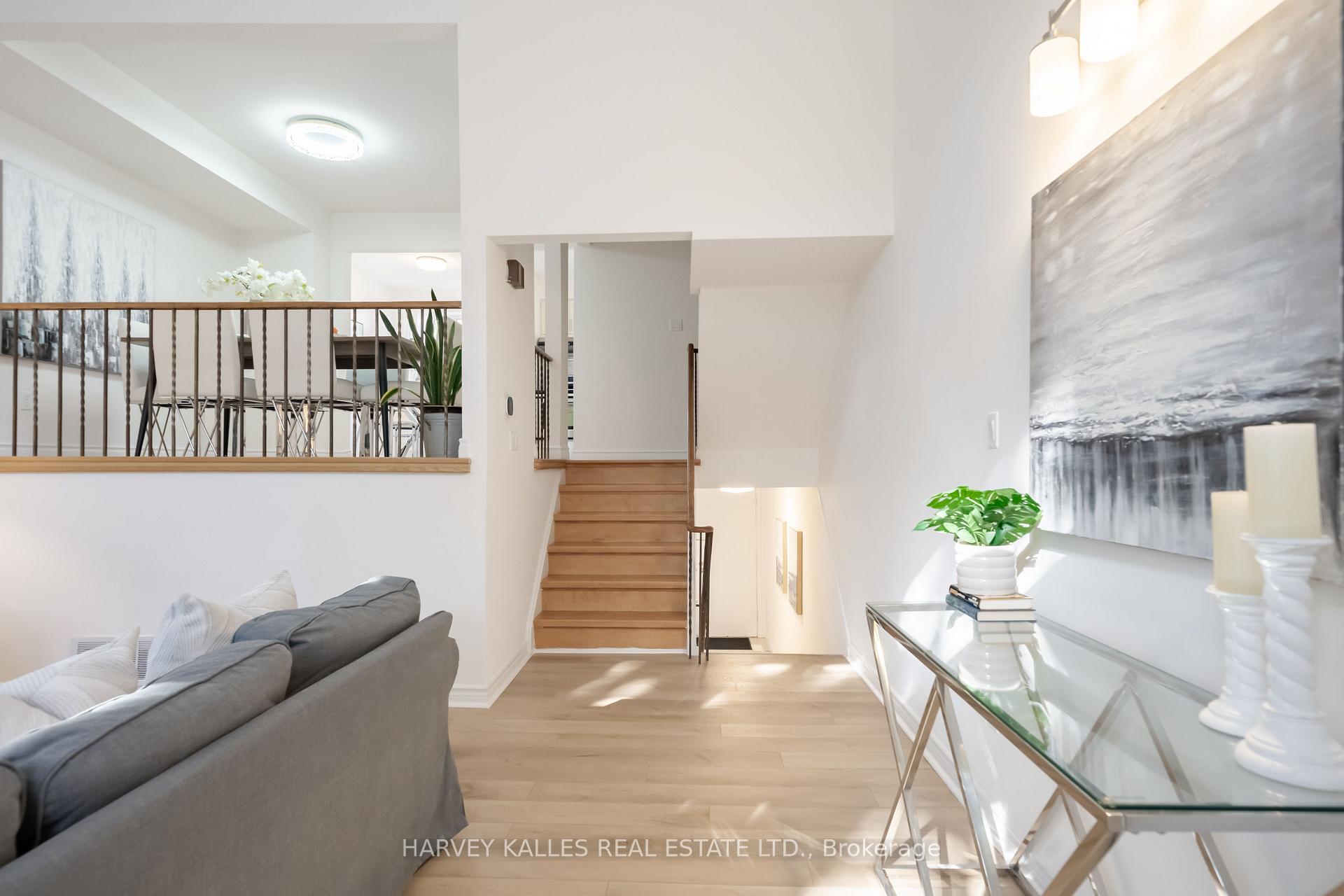 Photo 9 of 102 Jenny Wren Way, North York, Hillcrest Village — HOMEH