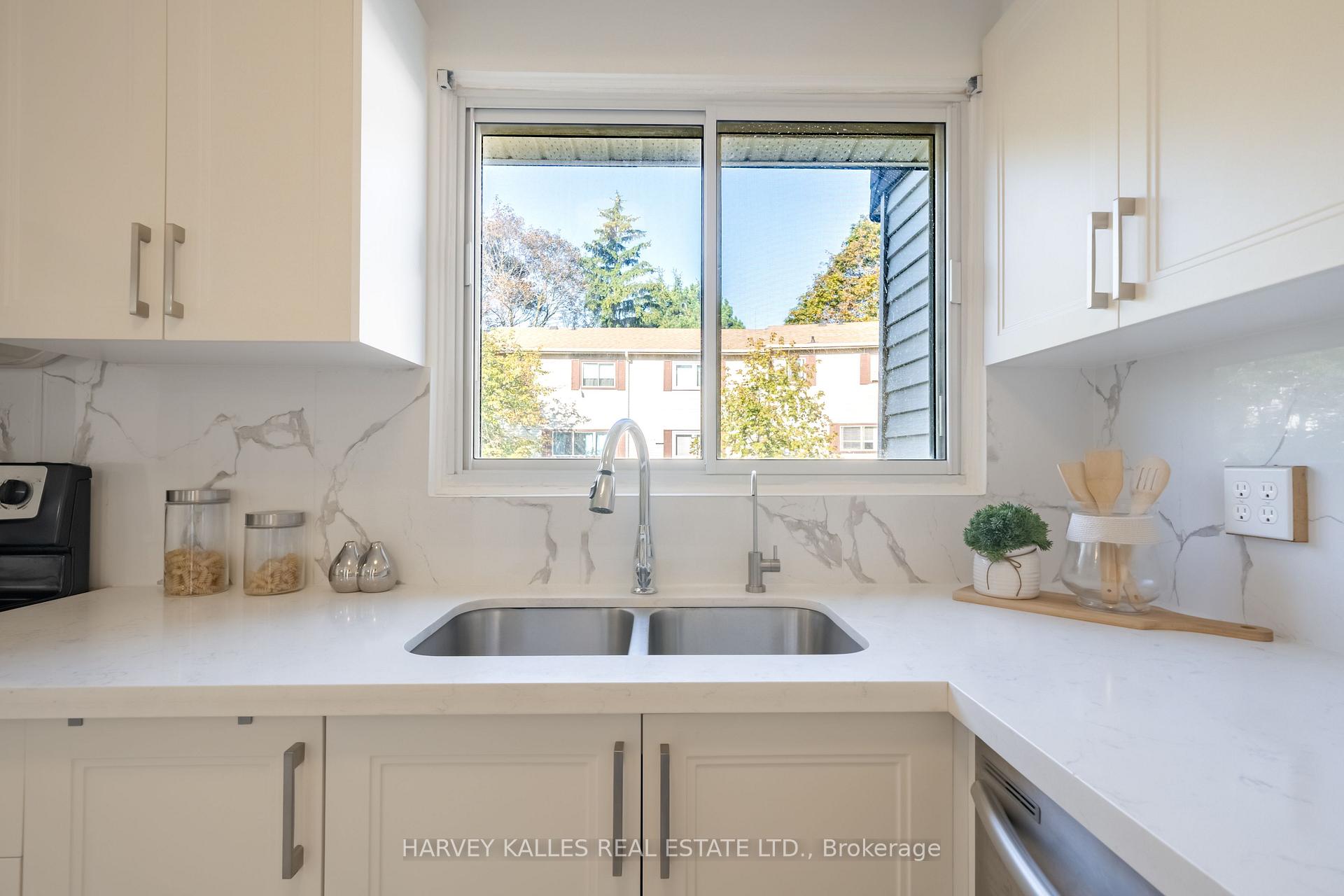 Photo 24 of 102 Jenny Wren Way, North York, Hillcrest Village — HOMEH
