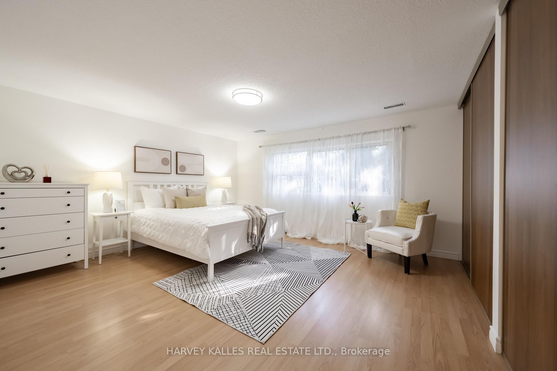 Photo 25 of 102 Jenny Wren Way, North York, Hillcrest Village — HOMEH
