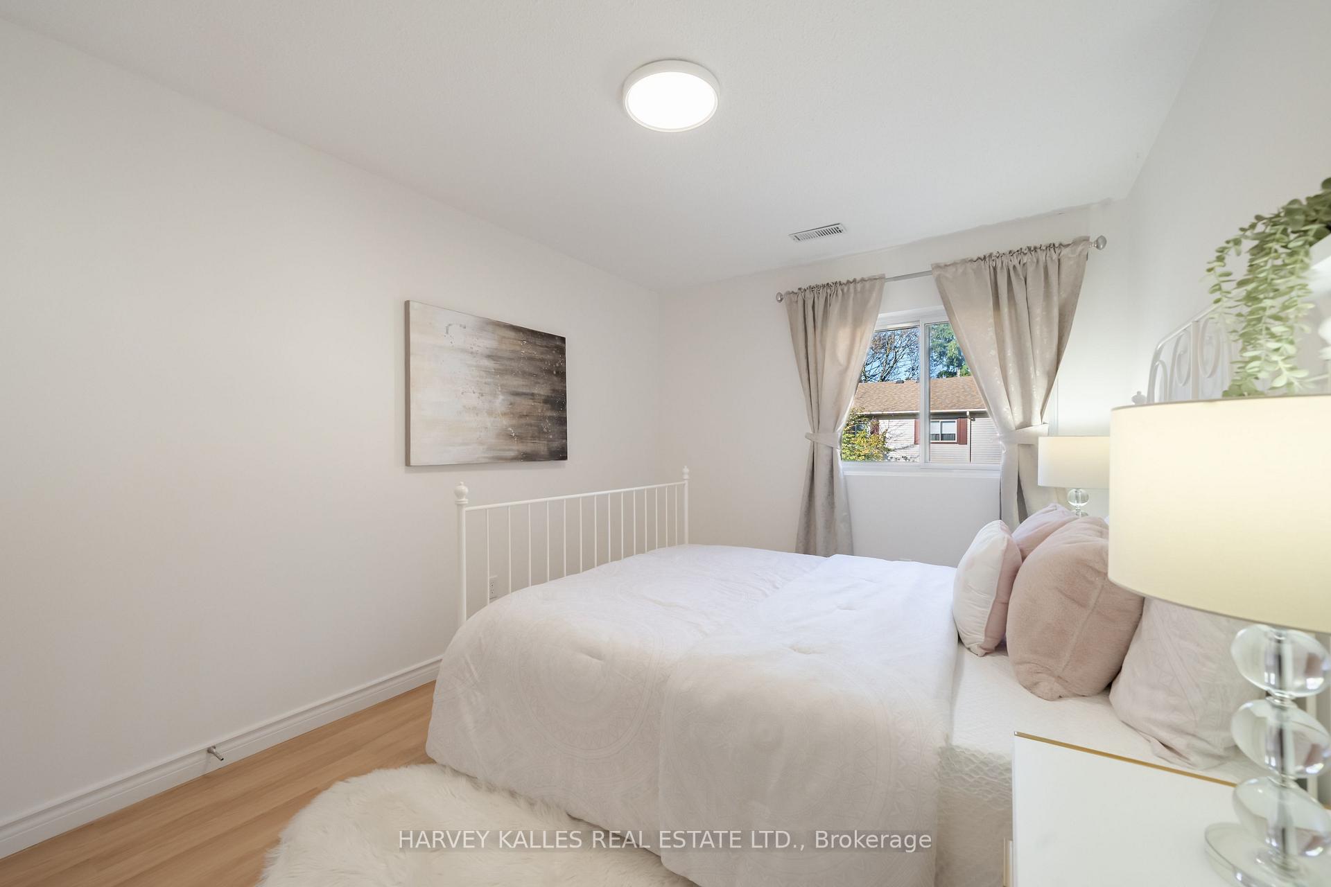 Photo 30 of 102 Jenny Wren Way, North York, Hillcrest Village — HOMEH