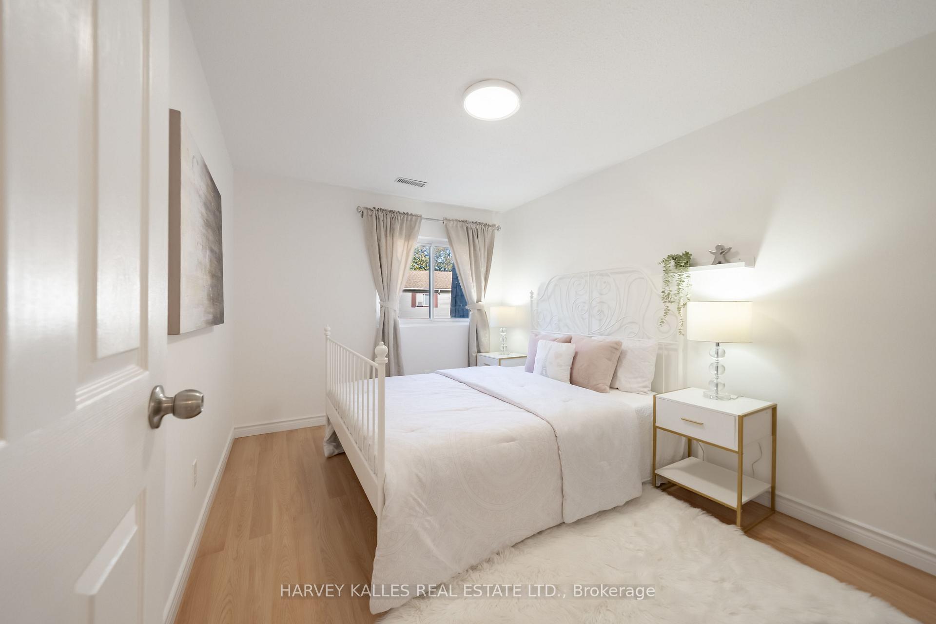 Photo 31 of 102 Jenny Wren Way, North York, Hillcrest Village — HOMEH