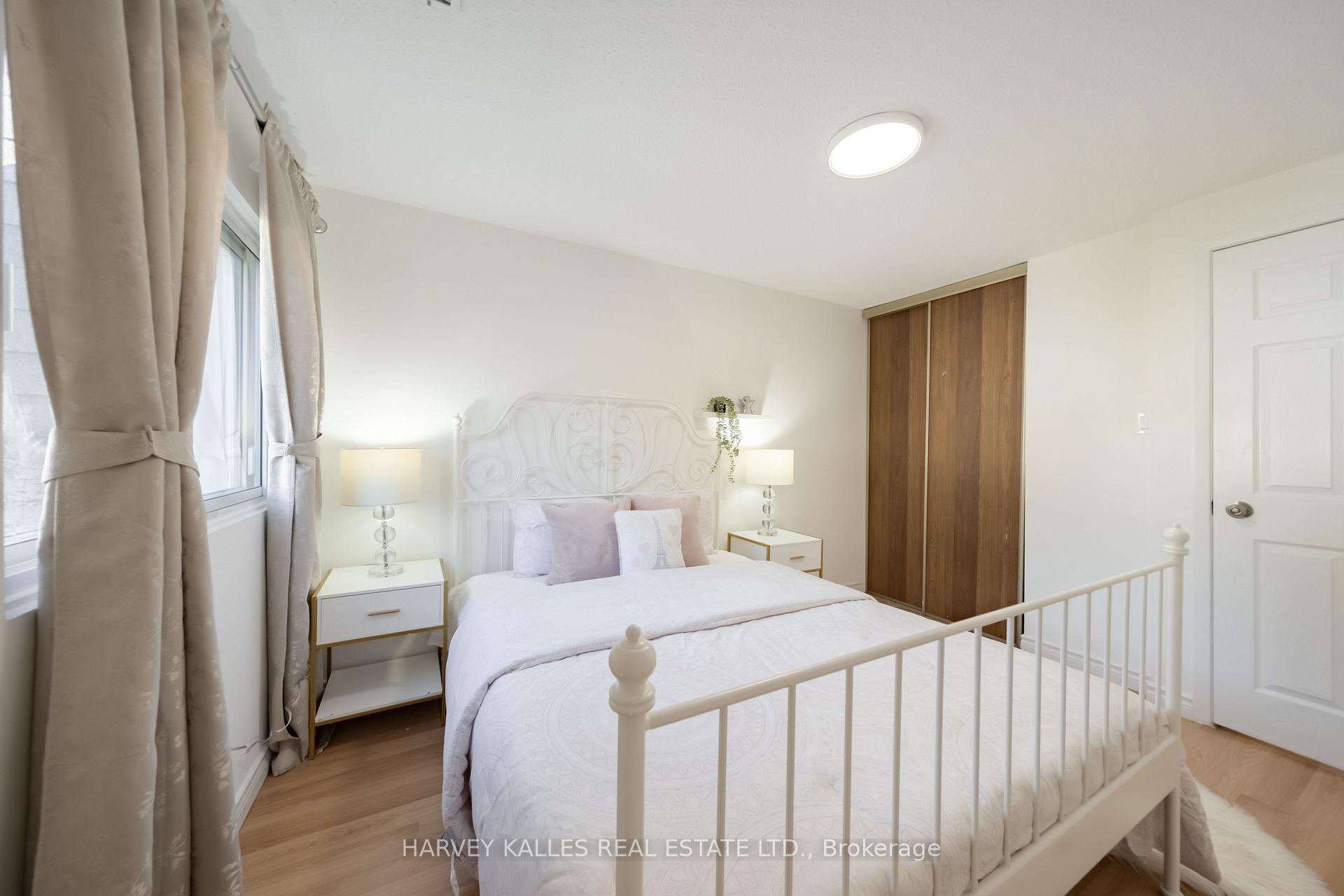 Photo 32 of 102 Jenny Wren Way, North York, Hillcrest Village — HOMEH