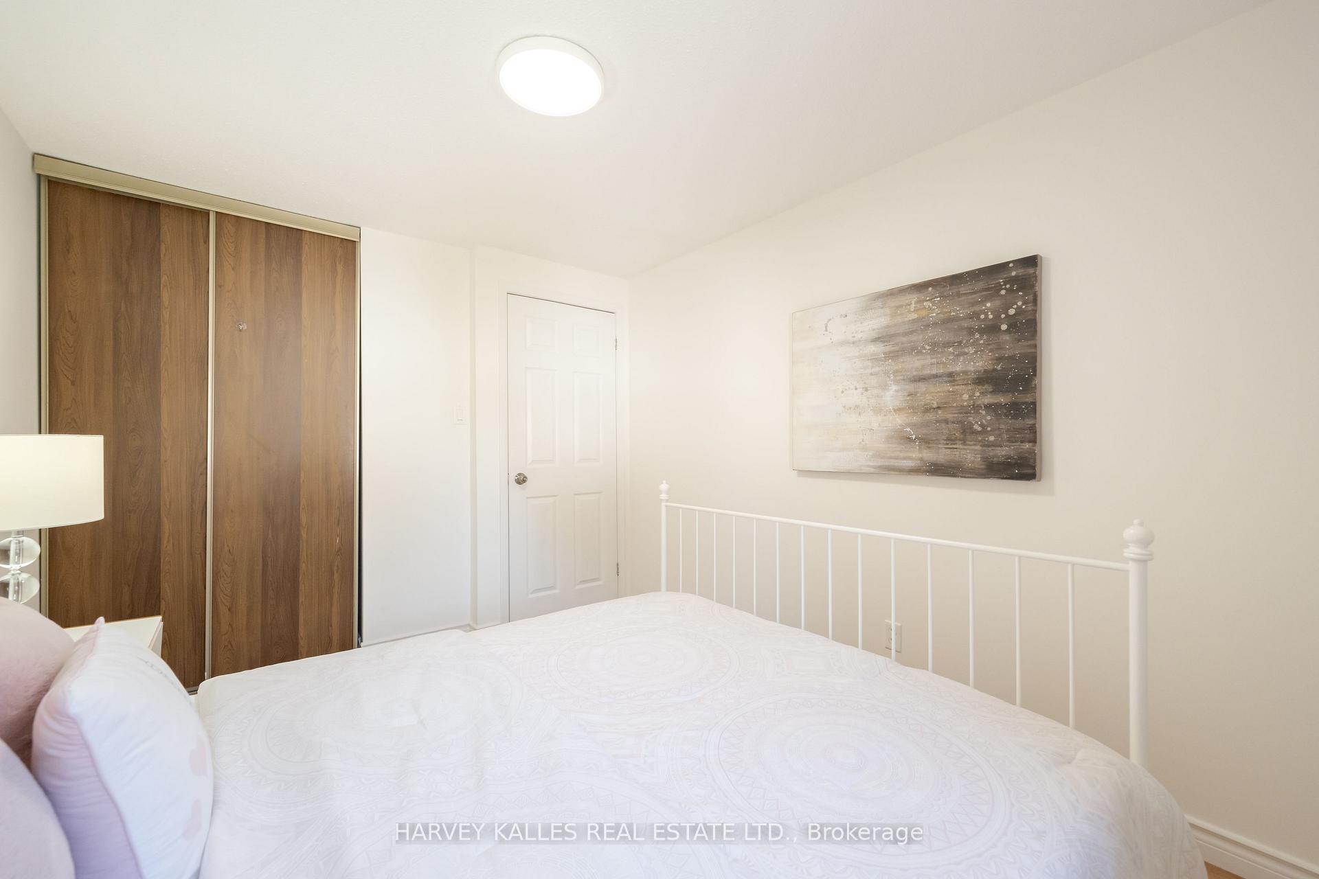Photo 33 of 102 Jenny Wren Way, North York, Hillcrest Village — HOMEH