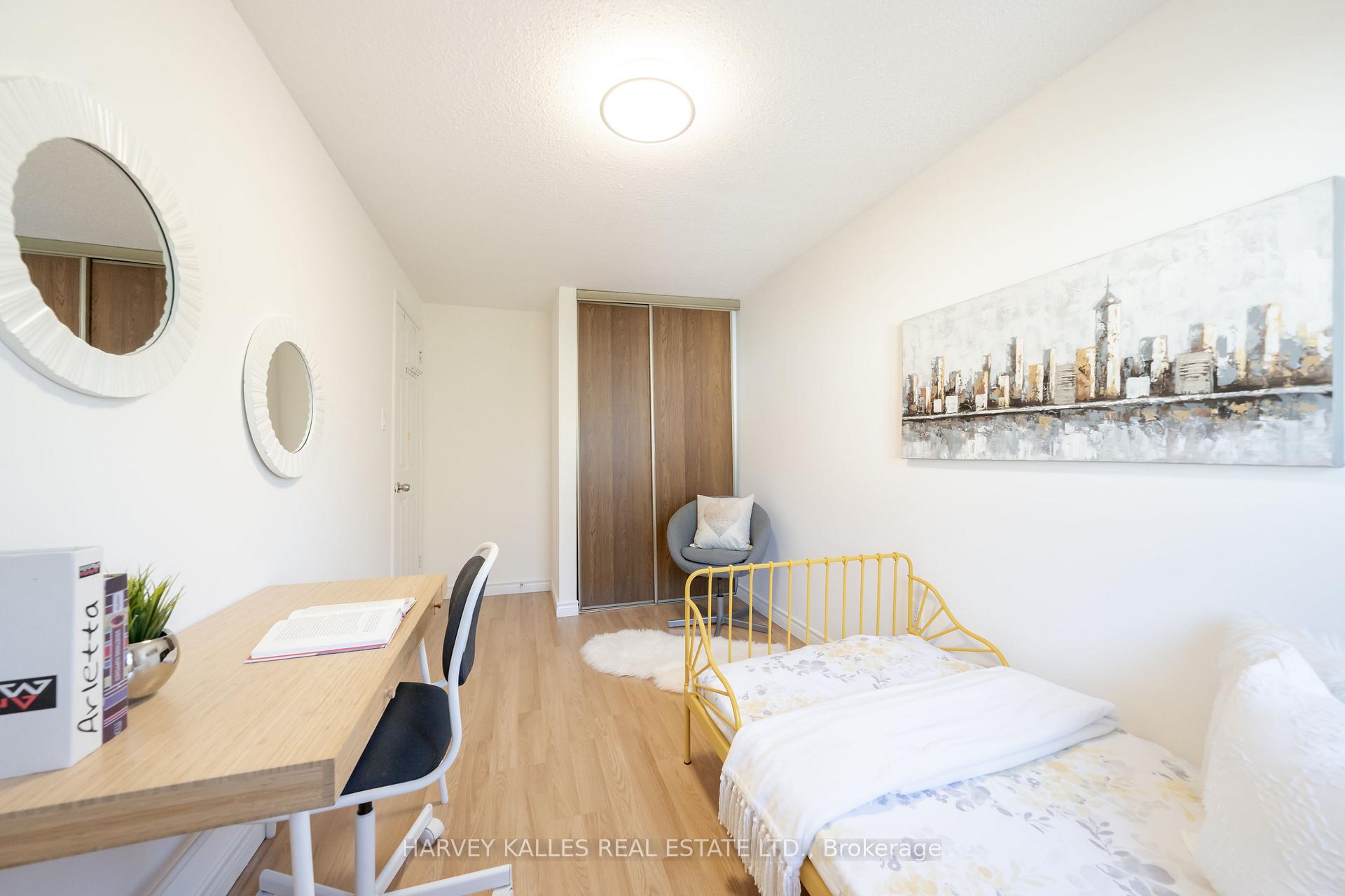 Photo 36 of 102 Jenny Wren Way, North York, Hillcrest Village — HOMEH