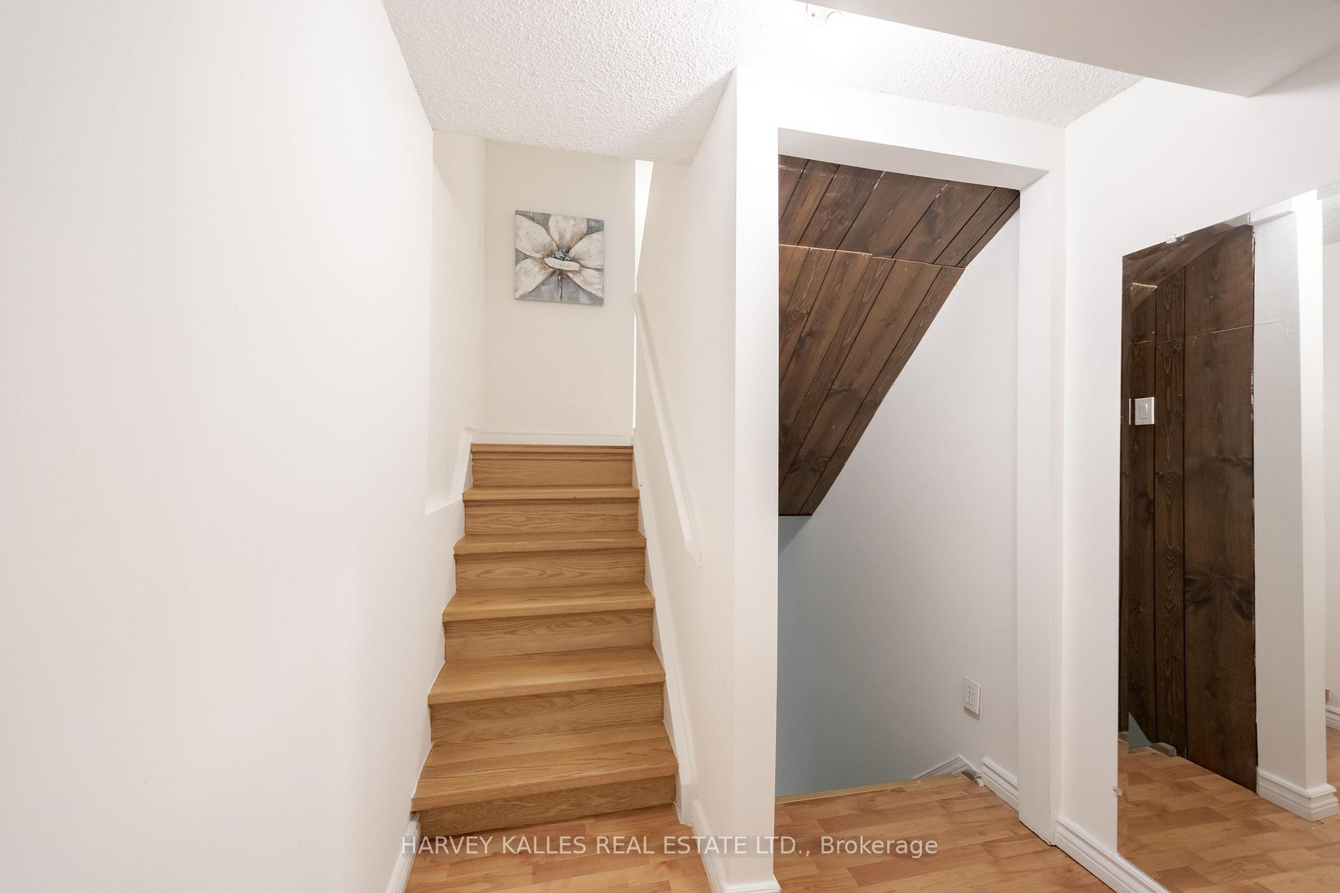 Photo 42 of 102 Jenny Wren Way, North York, Hillcrest Village — HOMEH